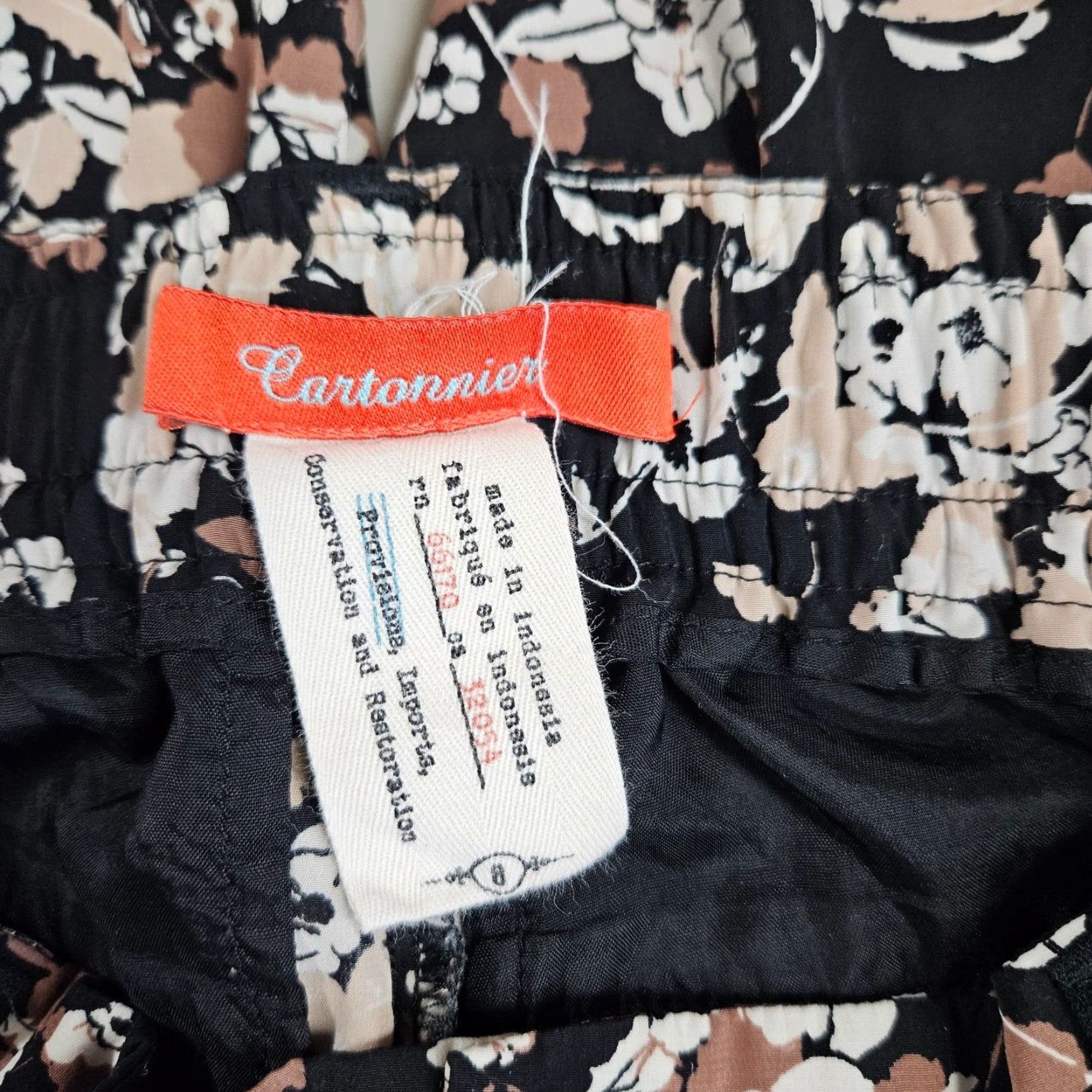 Vintage Cartonnier Womens Cropped Pants Sz 8 Black Floral Mid Rise Inseam 24.5in Shirt? Size 30" / US 8 / IT 44 - 7 Thumbnail