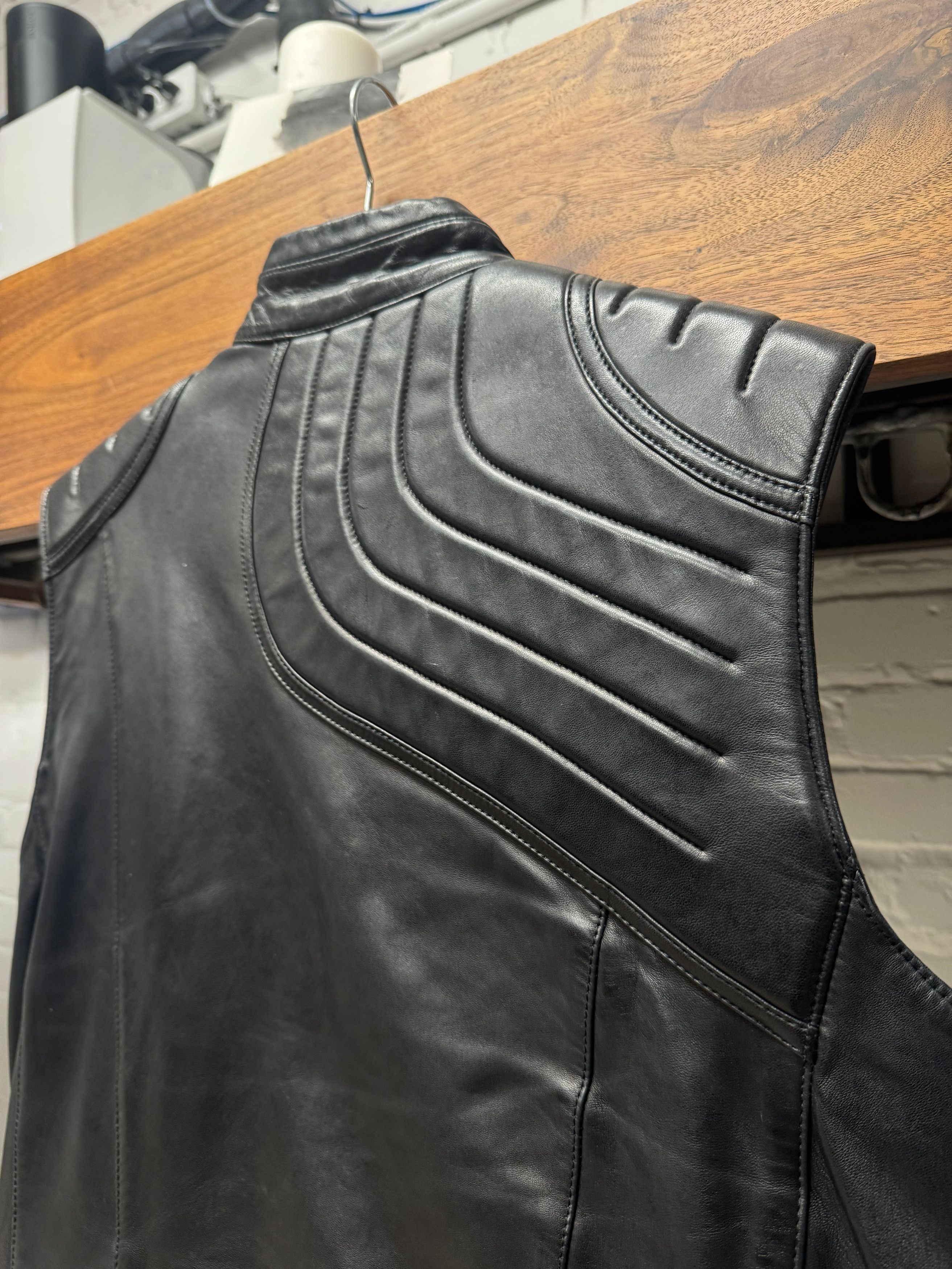 Gucci AW2000 Gucci By Tom Ford ‘Spiral Zip’ Leather Vest Size US M / EU 48-50 / 2 - 6 Thumbnail