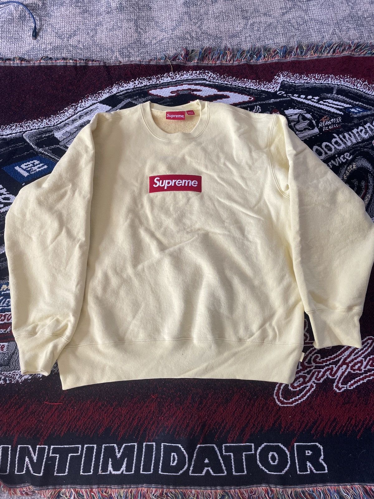 Supreme Yellow Box Logo Crewneck Size US M / EU 48-50 / 2 - 2 Thumbnail