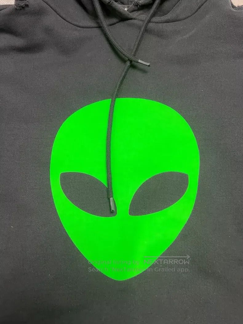 Balenciaga Balenciaga Alien Sweatshirt, Size S Size US S / EU 44-46 / 1 - 2 Thumbnail