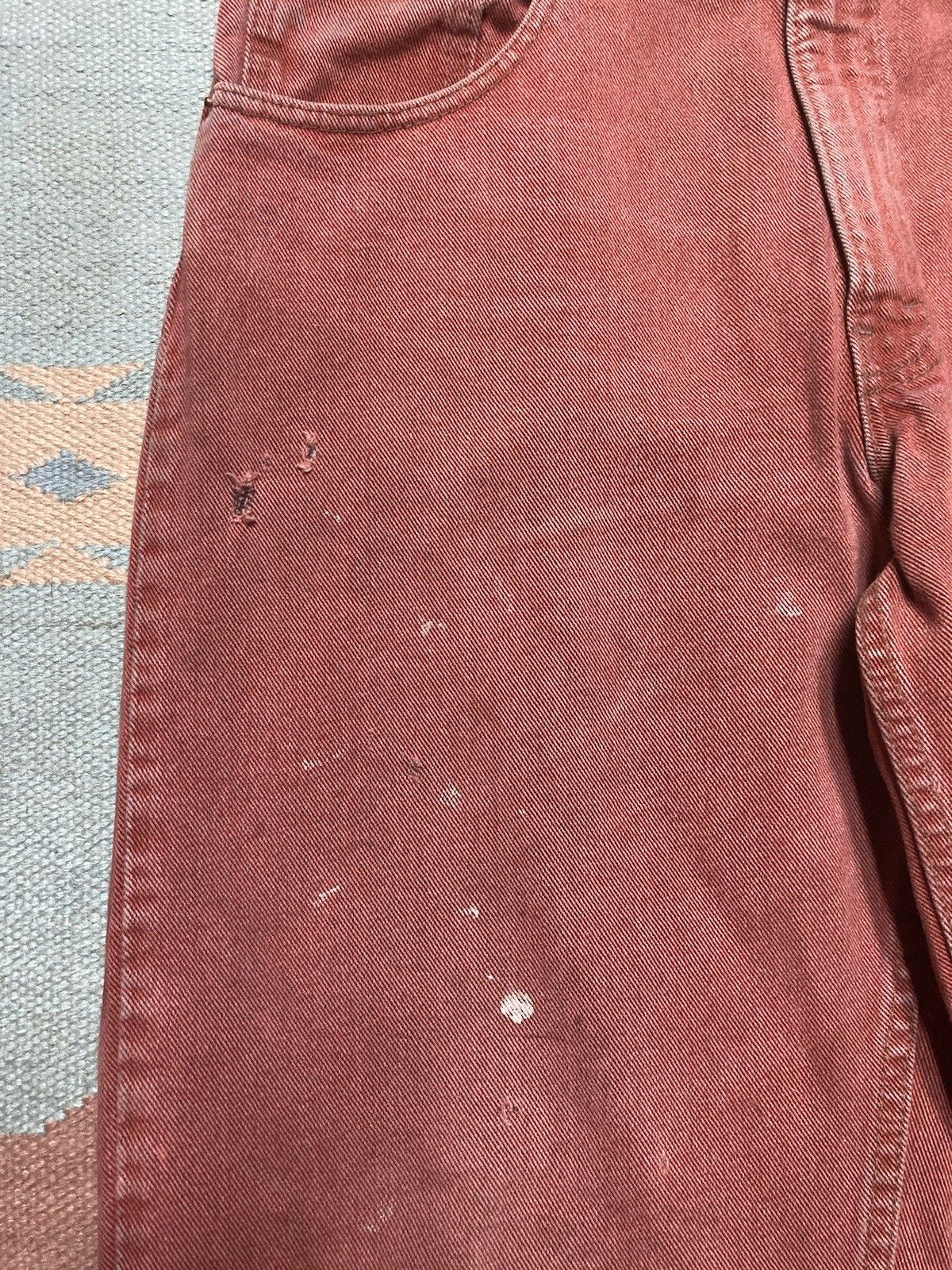 Vintage 90s Levis 560 jeans faded salmon paint baggy tapered 34x34 Size US 34 / EU 50 - 5 Thumbnail