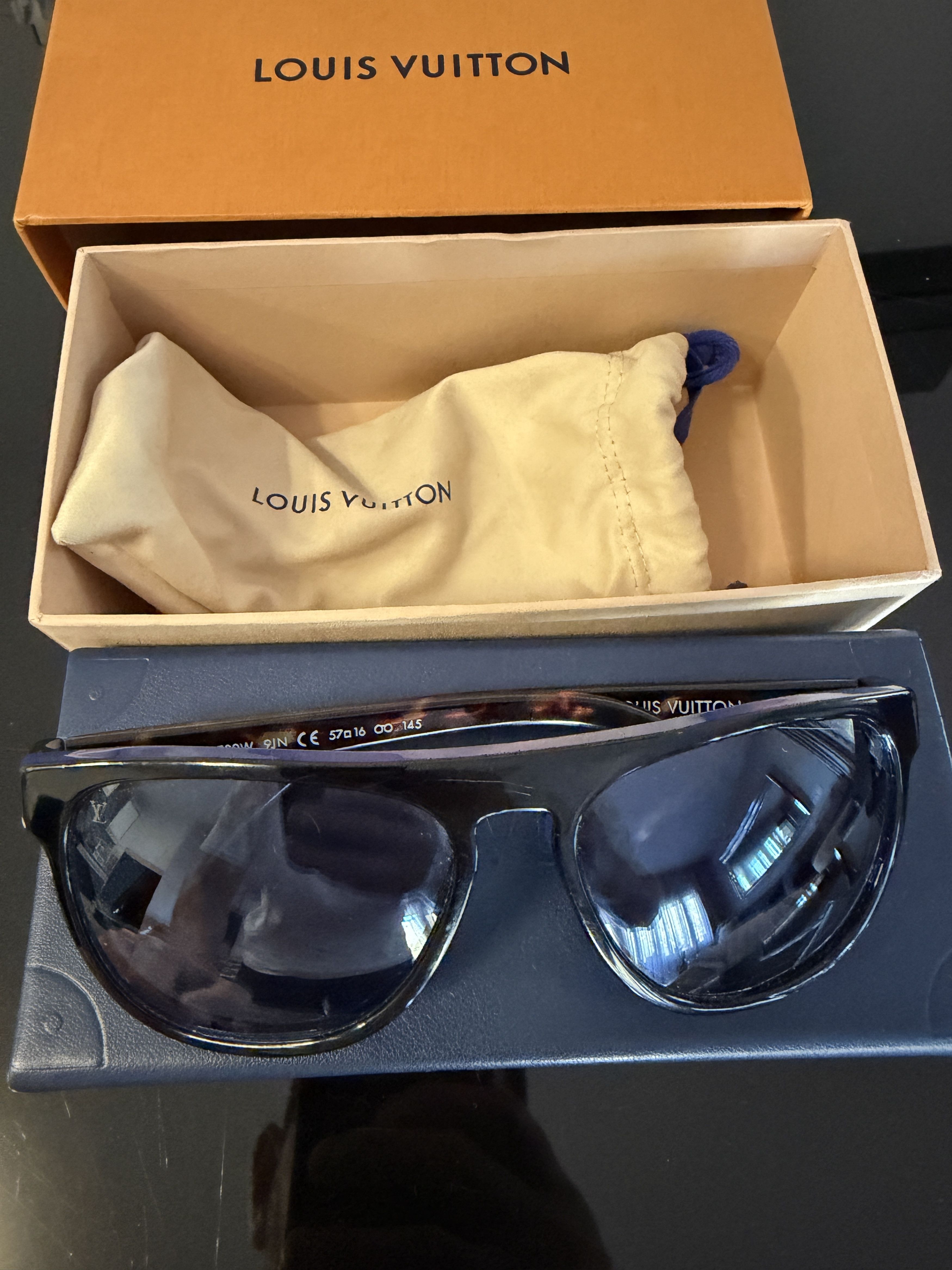 Louis Vuitton LOUIS VUITTON MEN'S Oliver Sunglasses Z0792W Size ONE SIZE - 1 Thumbnail