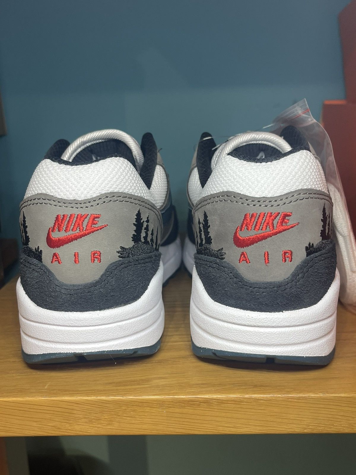 Nike Air Max 1 PRM bianca e dettagli ricamati Size US 7.5 / IT 37.5 - 10 Thumbnail