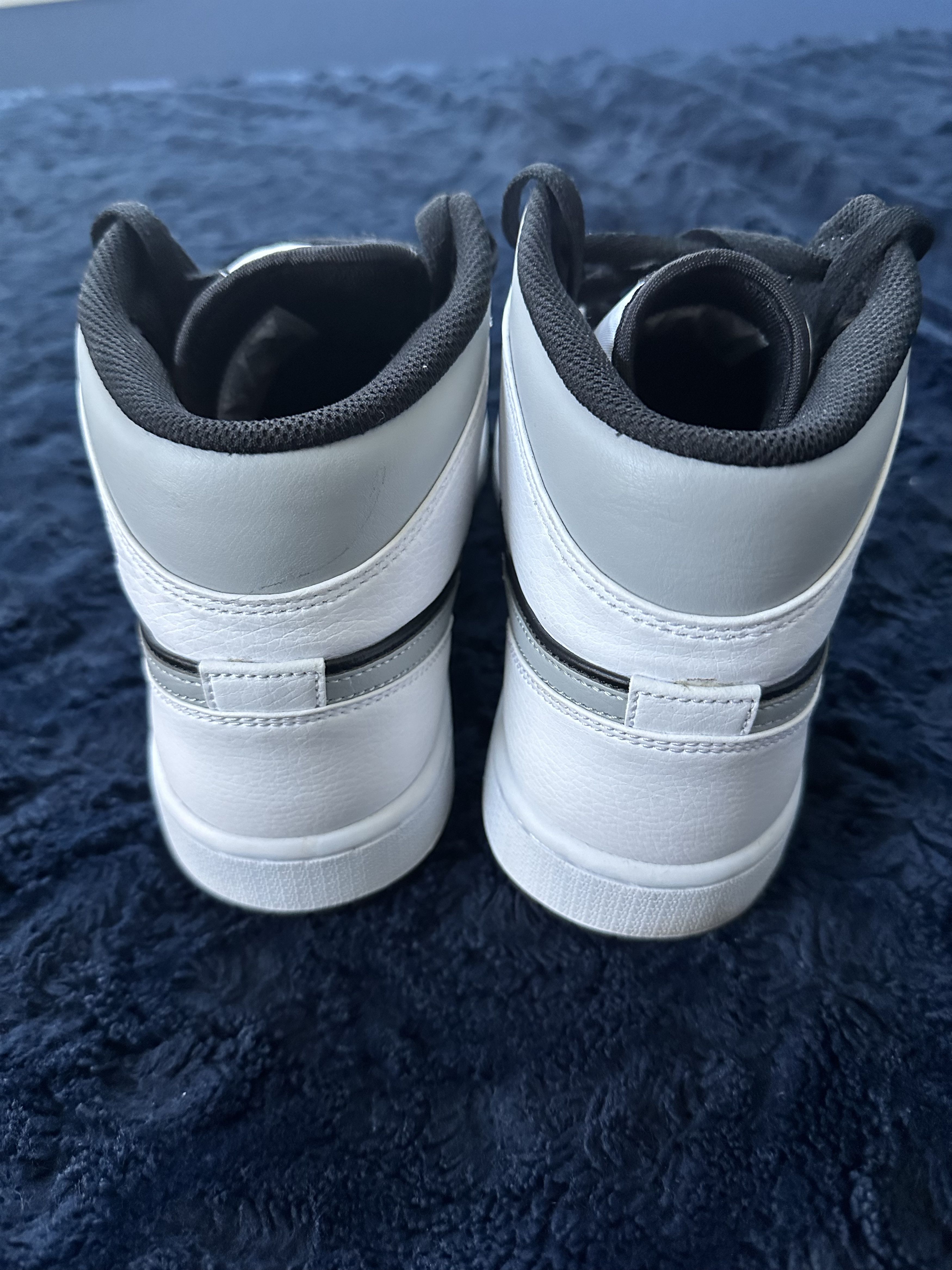 Jordan Brand × Nike Air Jordan 1 Mid Size US 9 / EU 42 - 6 Thumbnail