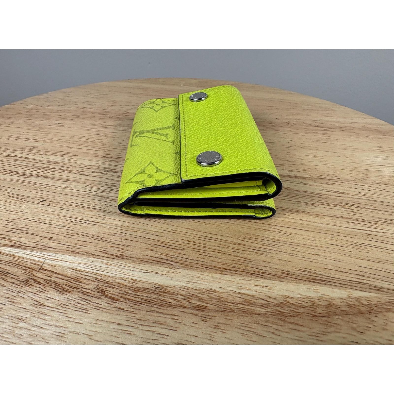 Louis Vuitton Authentic Louis Vuitton Taigalama Discovery Compact Wallet Size ONE SIZE - 4 Thumbnail