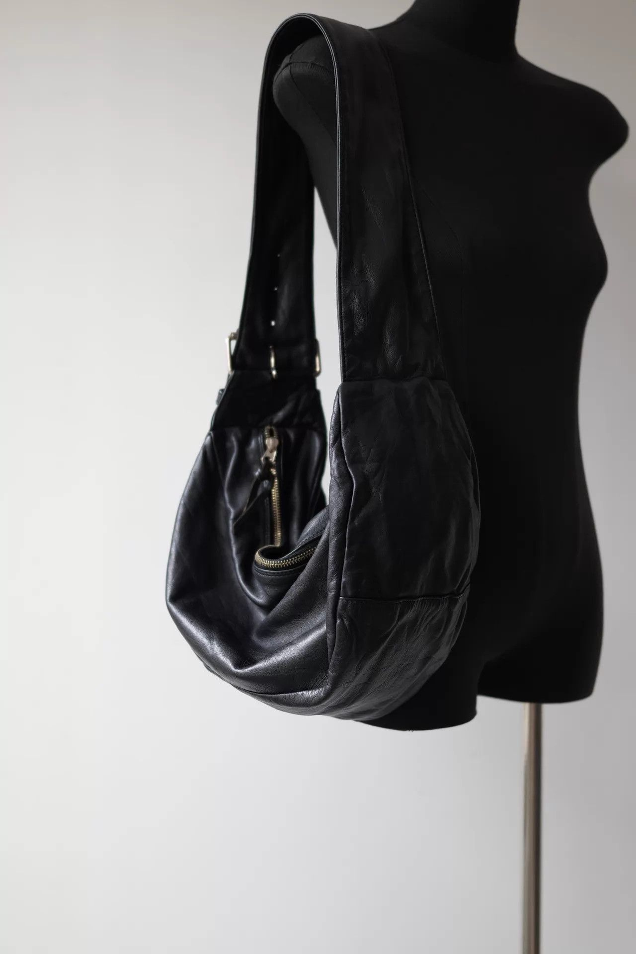 Yohji Yamamoto Yohji Yamamoto Y's Thick Cowhide Shoulder Bag Size ONE SIZE - 8 Thumbnail