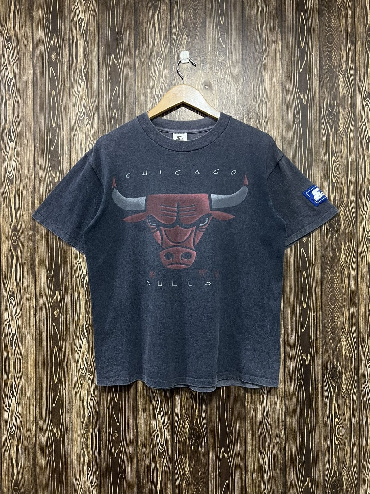 Vintage Vintage 90s Sunfaded Chicago Bulls Boxy Tshirt Size US L / EU 52-54 / 3 - 1 Thumbnail