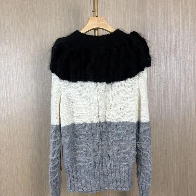 Chanel Chanel Color Block Wool Pullover Sweater . Size M / US 6-8 / IT 42-44 - 1 Thumbnail
