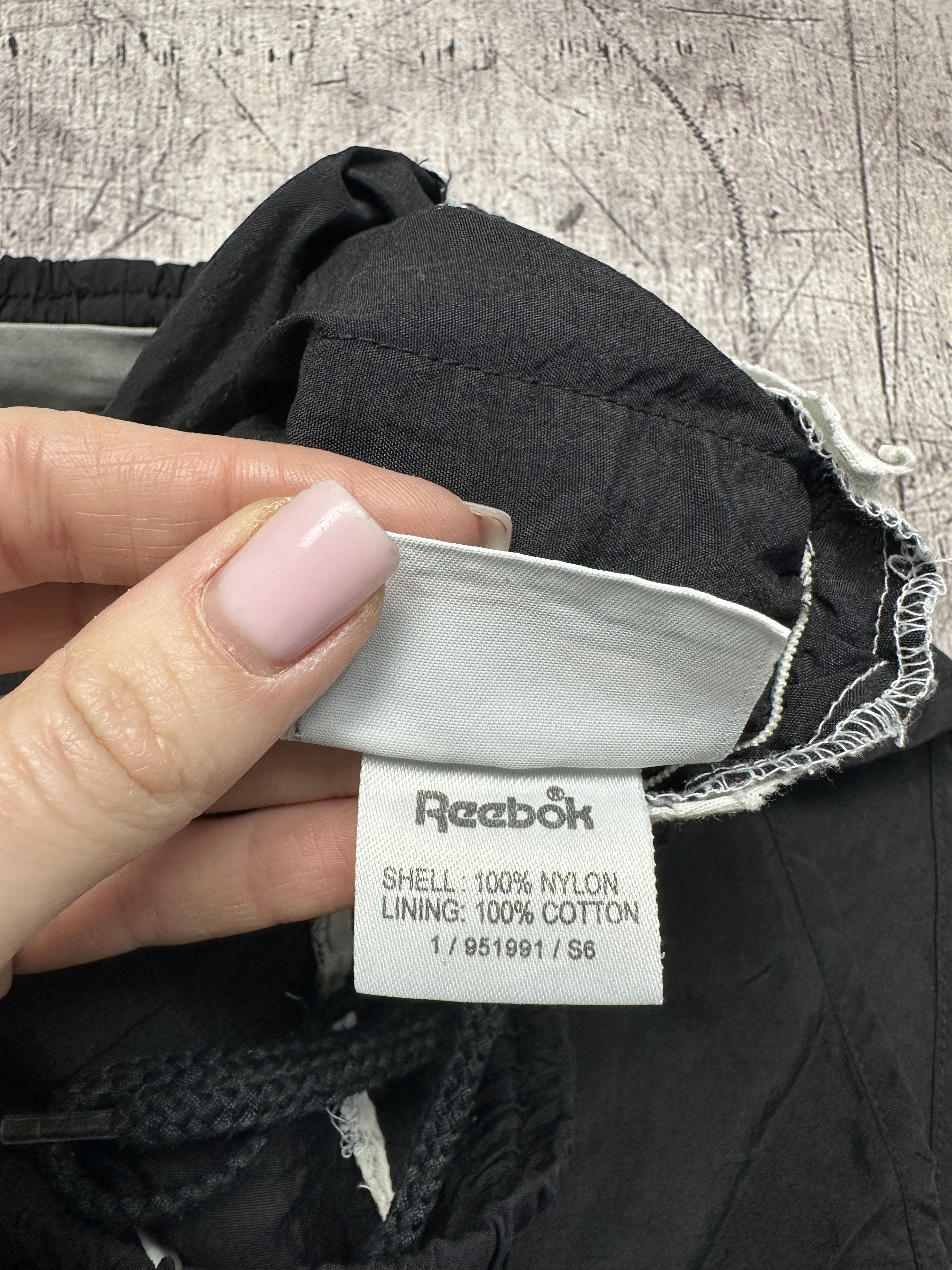 Reebok Reebok 90s Vintage Mens Nylon Shorts Size US 32 / EU 48 - 8 Thumbnail
