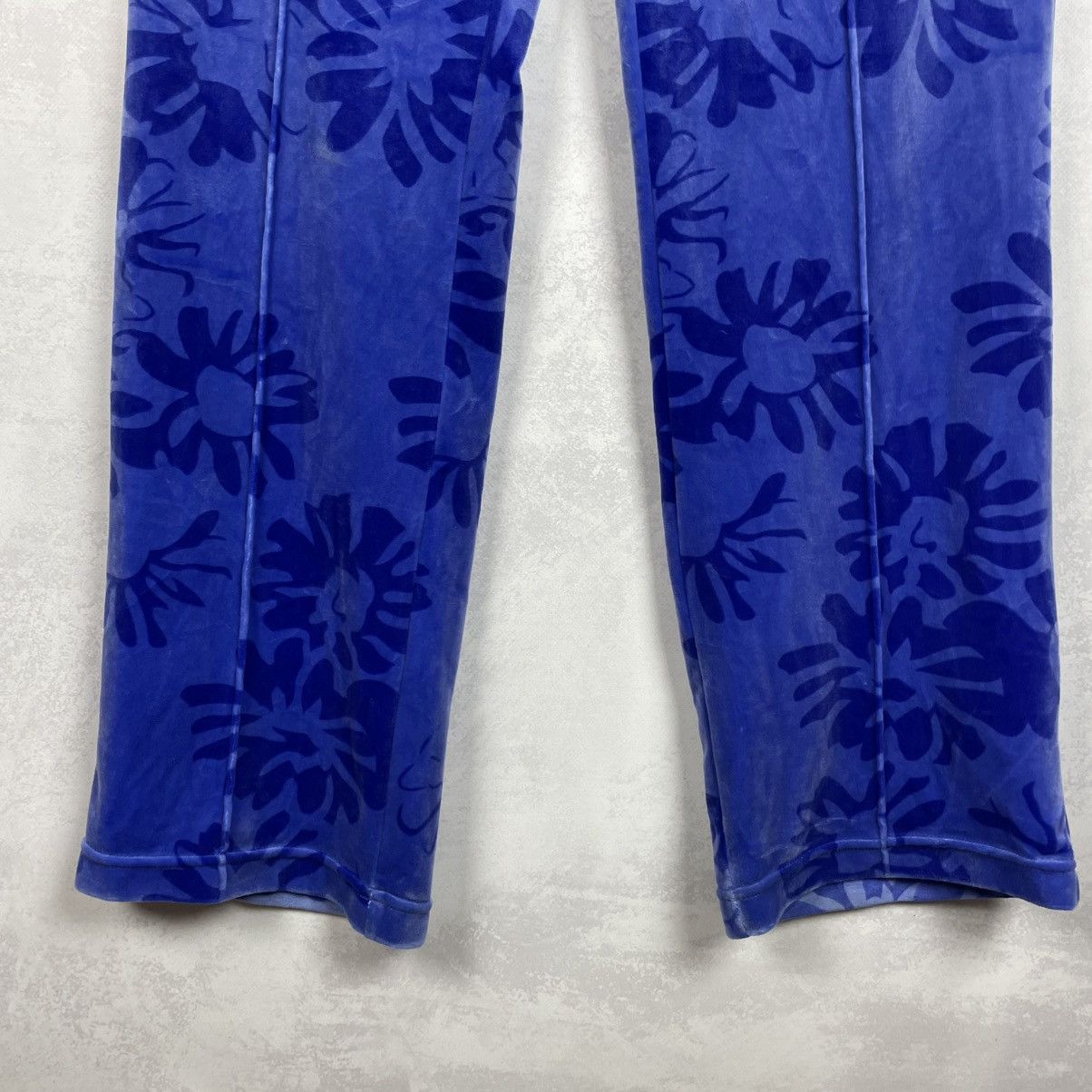 Juicy Couture Juicy Couture Tina Daisy Flowers Velour Track Pants Size XL Size 38" / US 16 / IT 52 - 18 Thumbnail