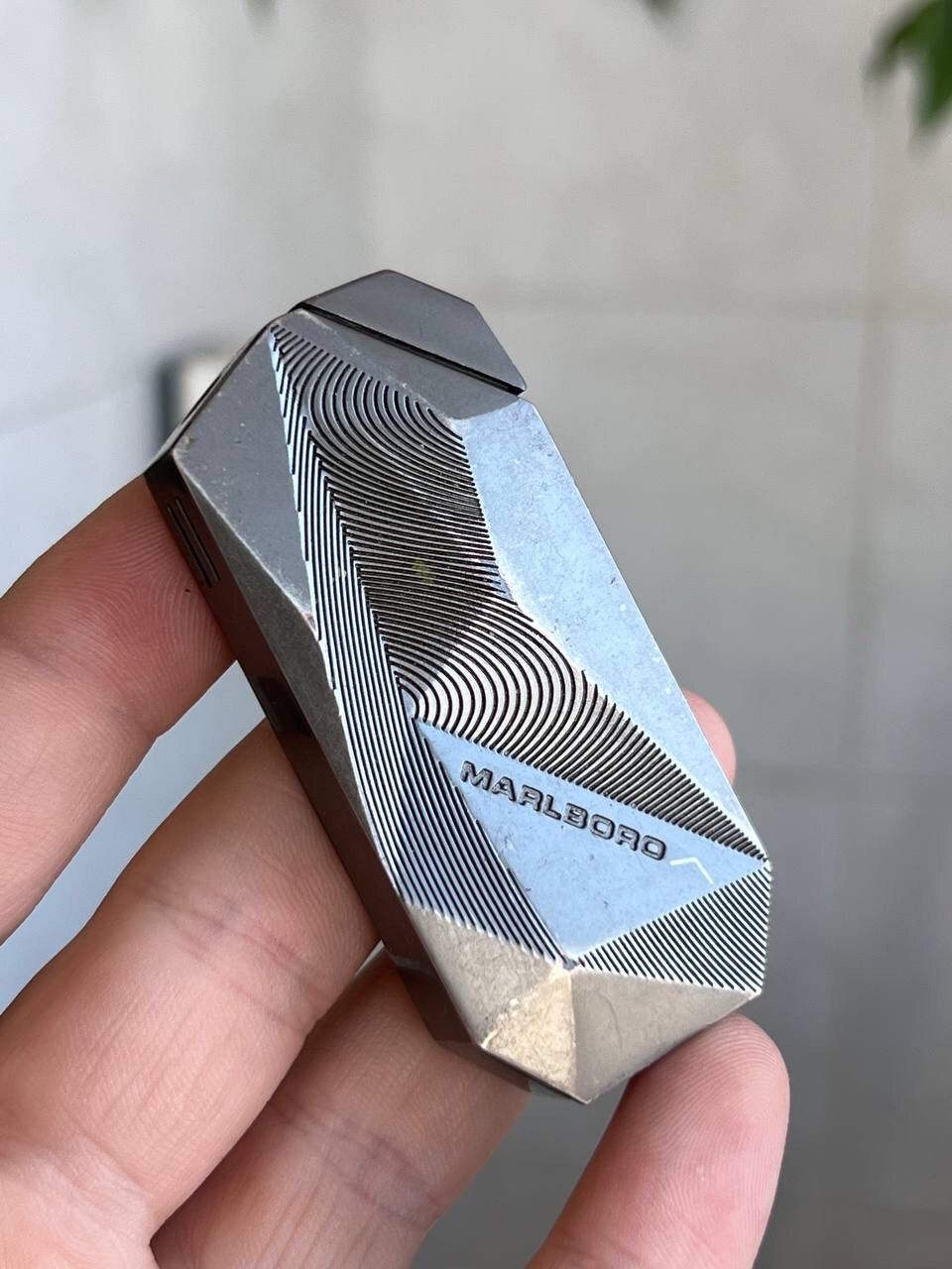Marlboro × Vintage Y2K ELEGANCE MARLBORO GEOMETRIC METAL PUNK ROCK LIGHTER Size ONE SIZE - 1 Thumbnail