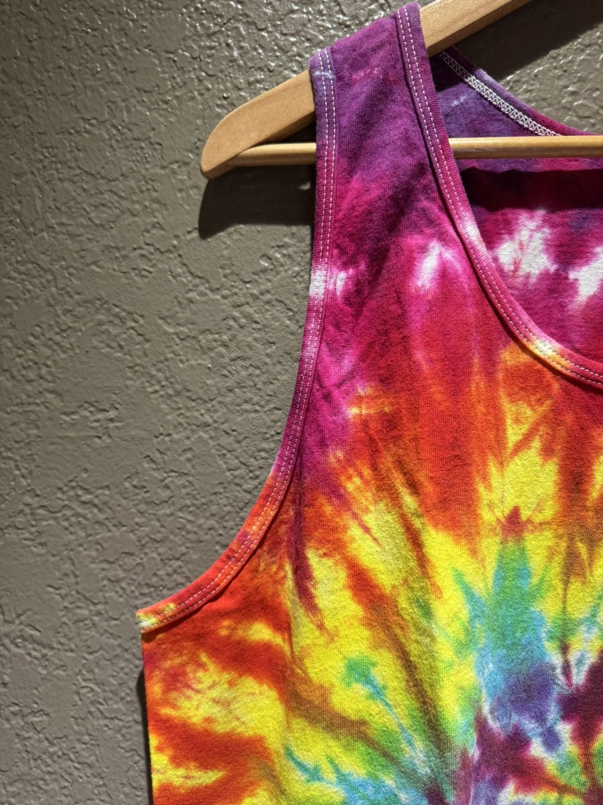 Vintage Vintage Tie Dye Gildan Tank Top Pink Blue Yellow Rainbow Size US L / EU 52-54 / 3 - 4 Thumbnail