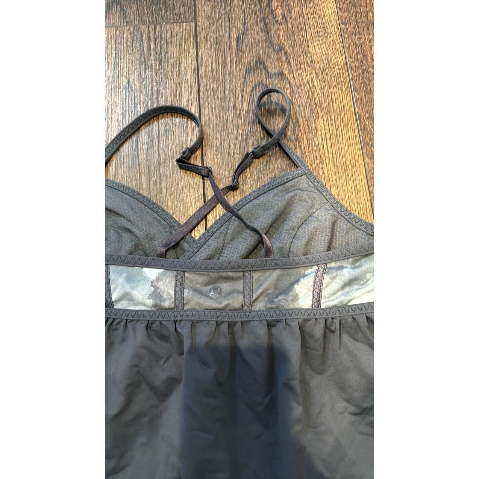 Lululemon Lululemon Grey Camo Cross Strap Yoga Tank top workout sz 8 Size M / US 6-8 / IT 42-44 - 6 Thumbnail