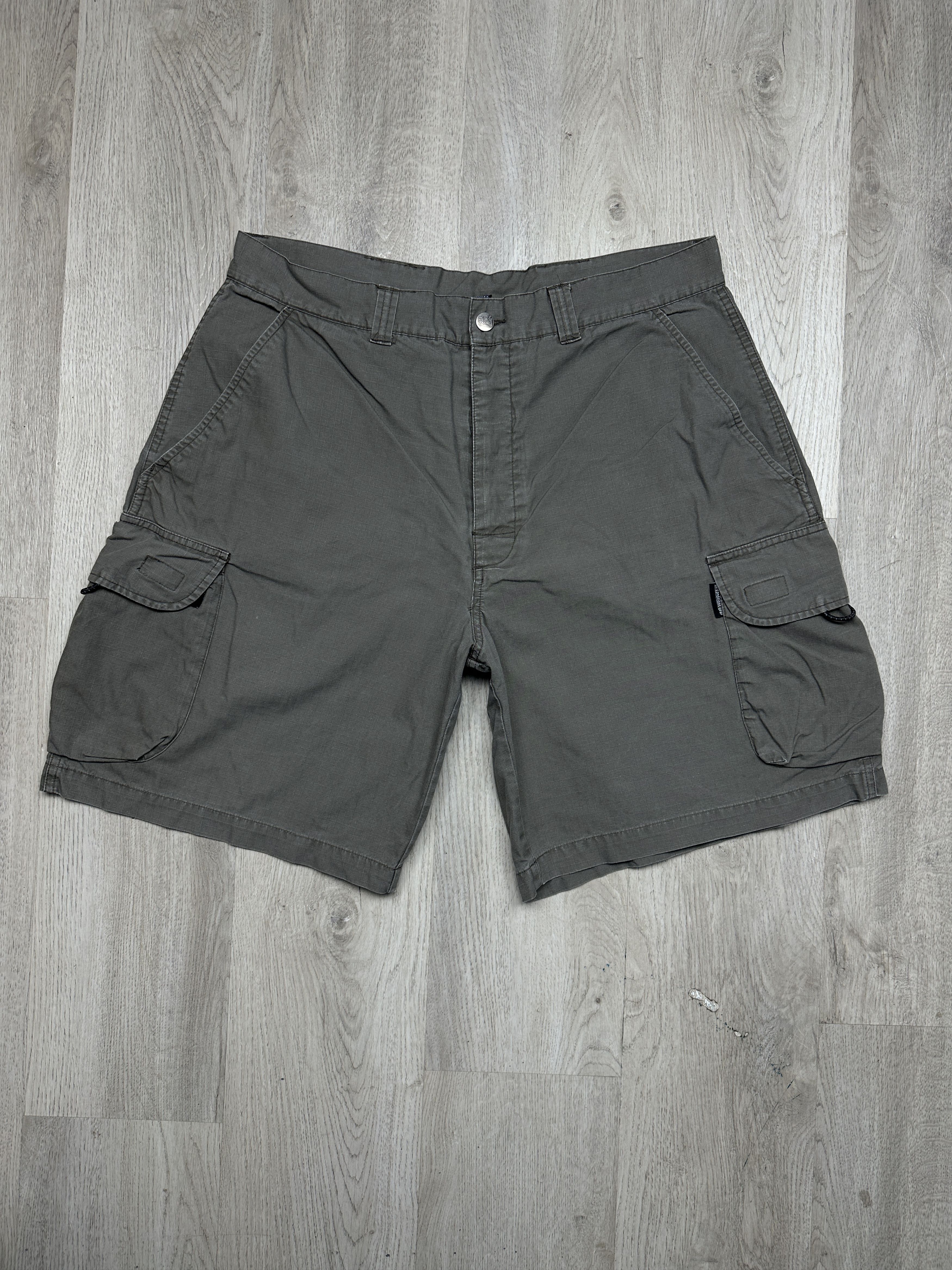 Nike ACG Nike ACG Vintage Mens Cargo Shorts Size US 36 / EU 52 - 1 Thumbnail