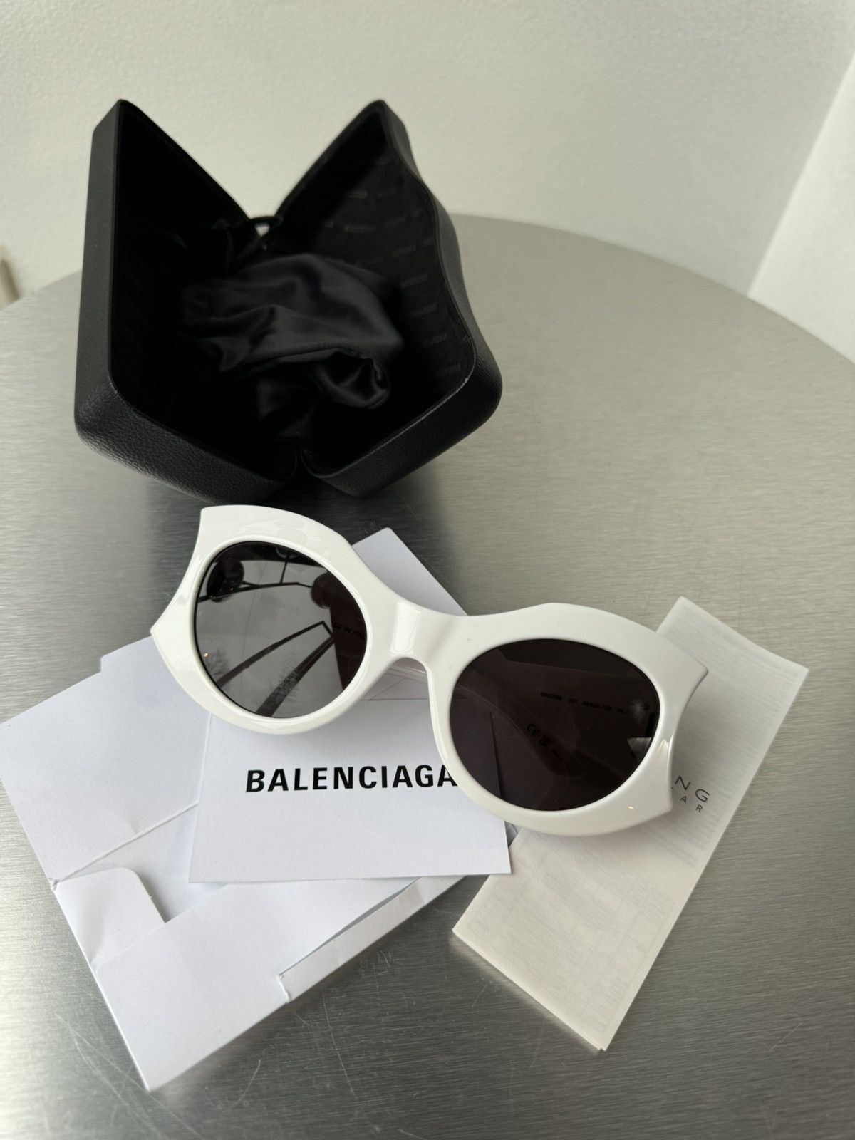 Balenciaga Balenciaga Hourglass white sunglasses Size ONE SIZE - 1 Thumbnail