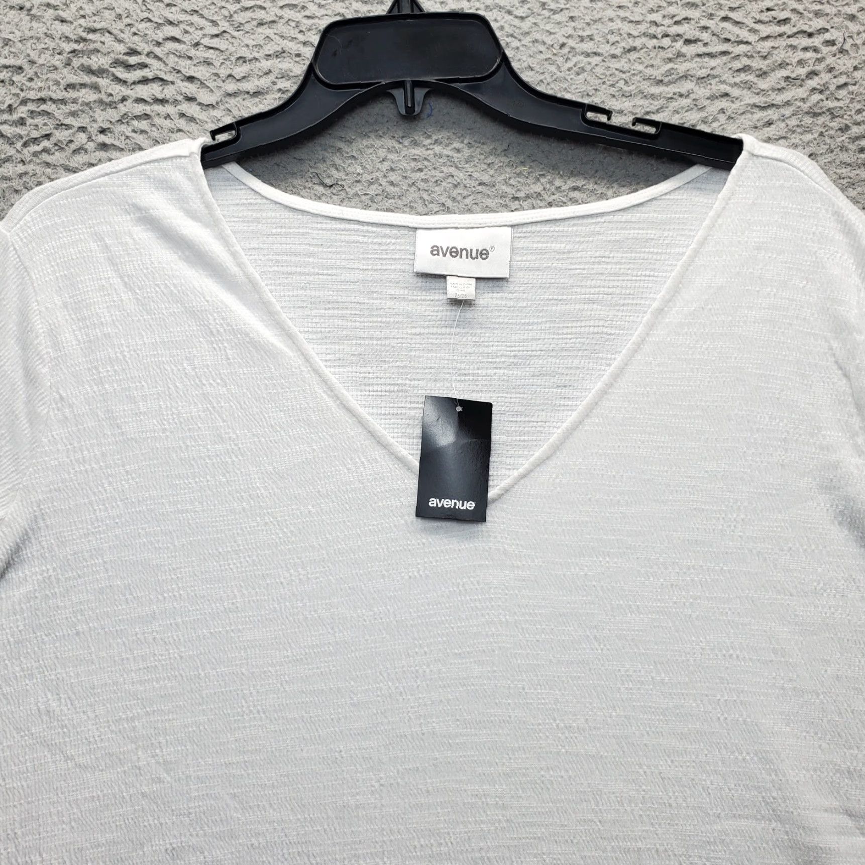 Avenue Avenue Blouse Top Womens 26/28 White Classic Ruffle Short Sleeve V-Neck Pullover Size 4XL / US 24-26 - 5 Thumbnail