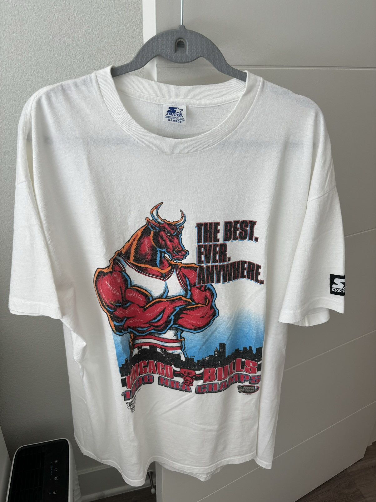 Image of Starter Vintage Chicago Bulls The Best Ever Anywhere Tee in White, Men's (Size XL)