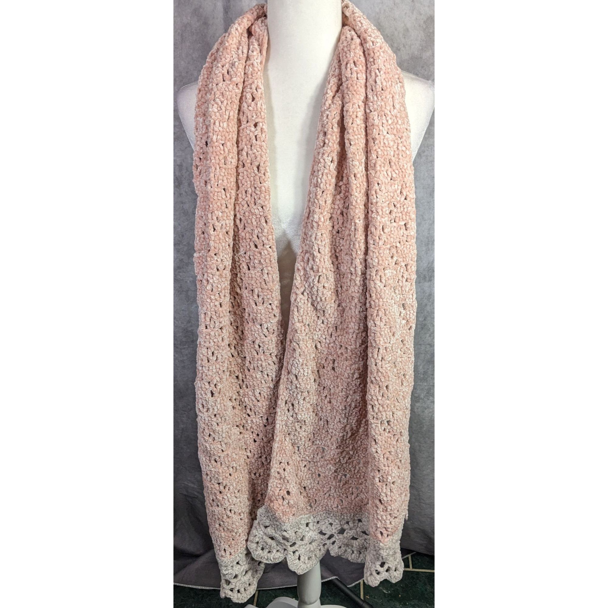 Handmade Handmade Vintage Chenille Crochet Scarf With Scalloped Trim Size ONE SIZE - 9 Thumbnail