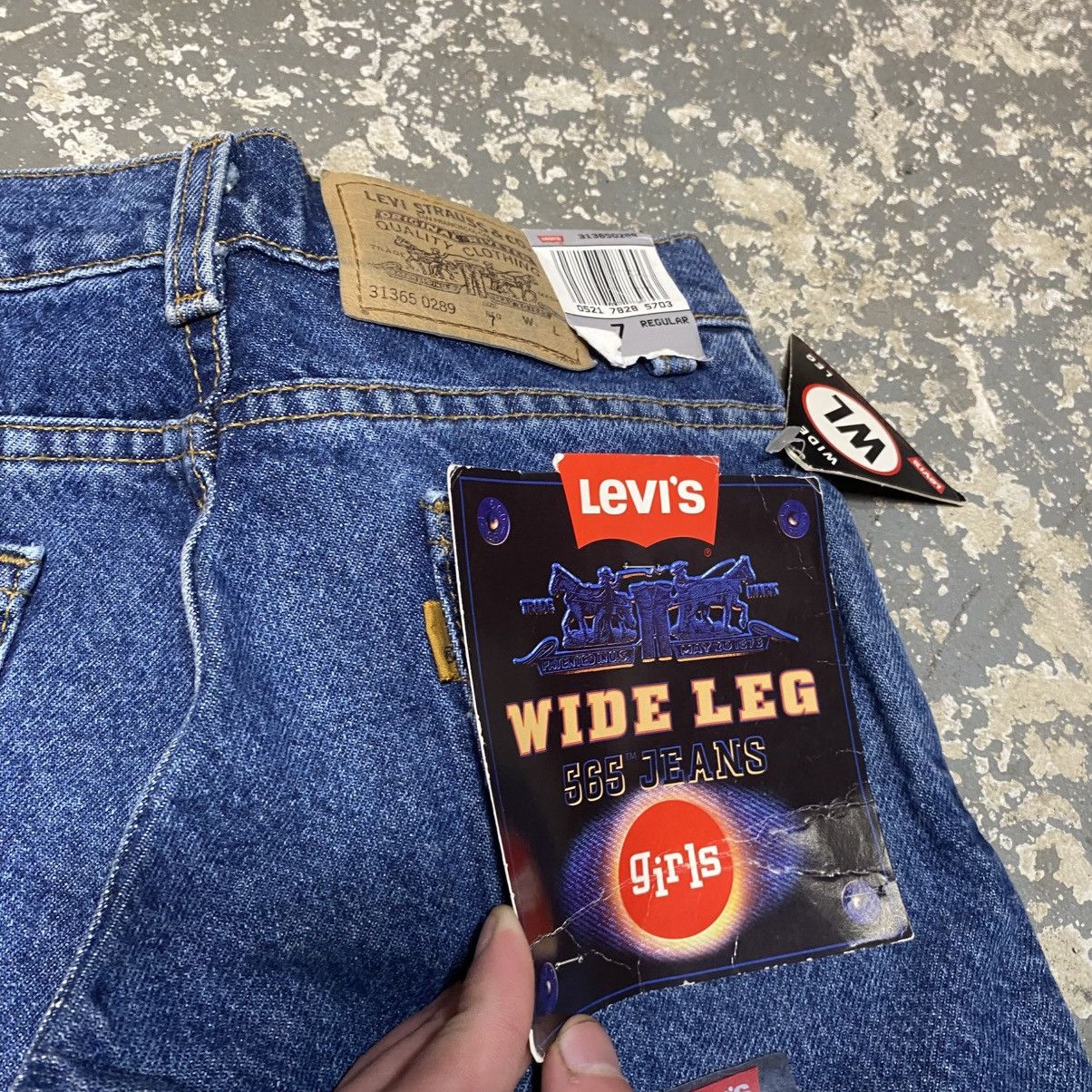 Levi's × Vintage Vintage Girls Levi’s 565 Wide Leg Blue Denim Jeans USA NWT Size US 26 / EU 42 - 7 Thumbnail
