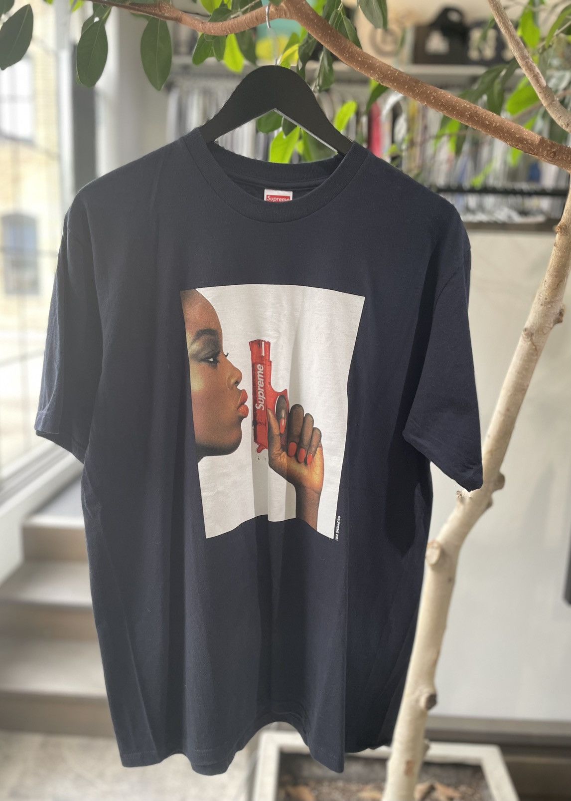 Supreme Supreme Water Pistol Tee Size US M / EU 48-50 / 2 - 1 Thumbnail