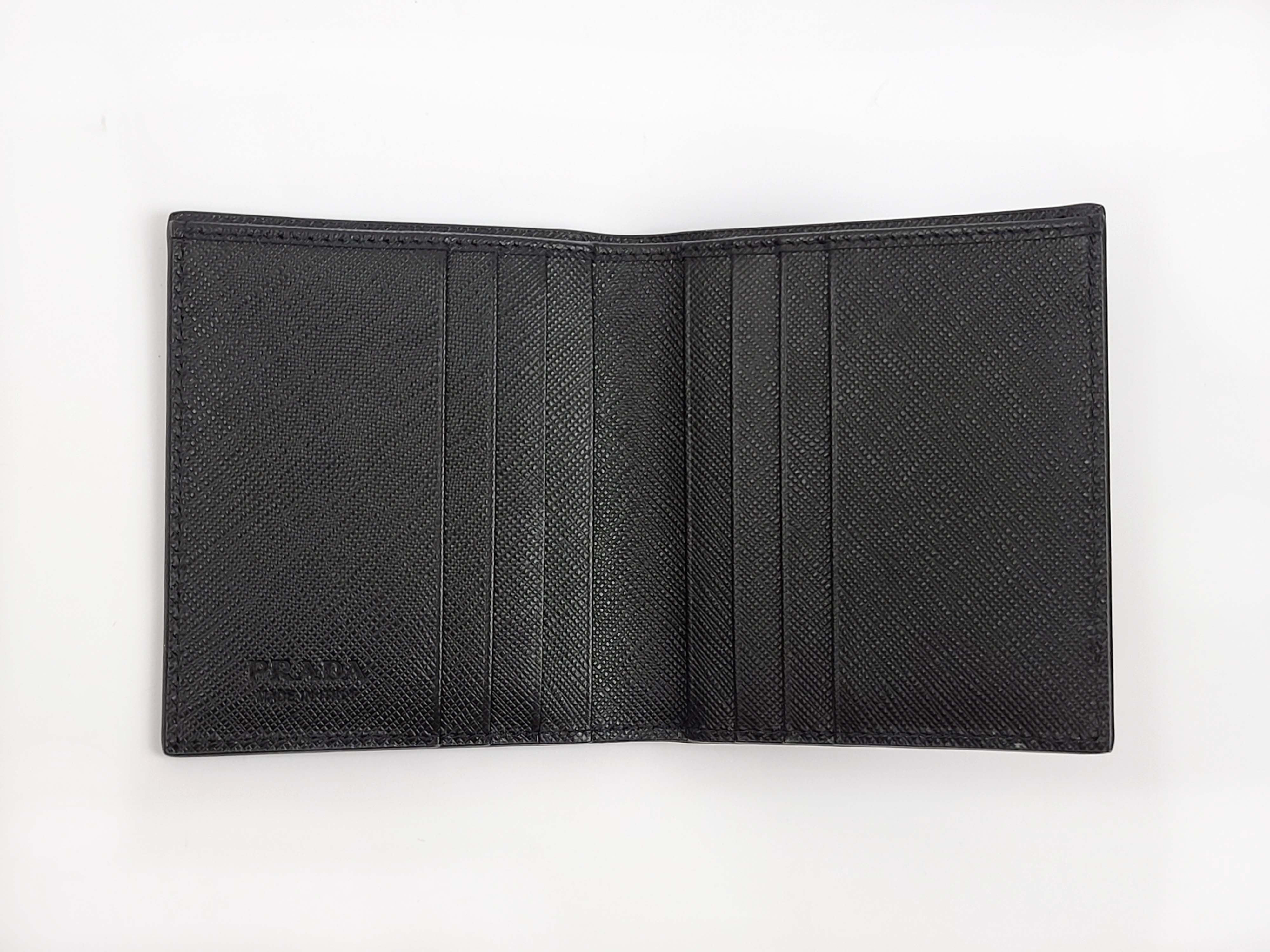 Prada F/W 2018 Saffiano Leather Logo Patch Bifold Wallet NIB Size ONE SIZE - 3 Thumbnail