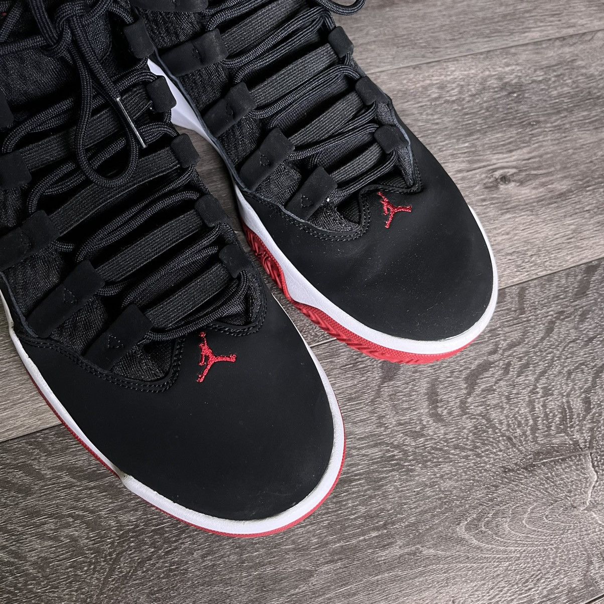 Jordan Brand Jordan Max Aura Black Red Suede Basketball Shoes Size 11.5 Size US 11.5 / EU 44-45 - 6 Thumbnail