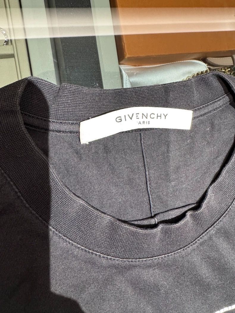 Givenchy Givenchy Half Sleeve, Size S, Loose Fit Size US S / EU 44-46 / 1 - 3 Thumbnail