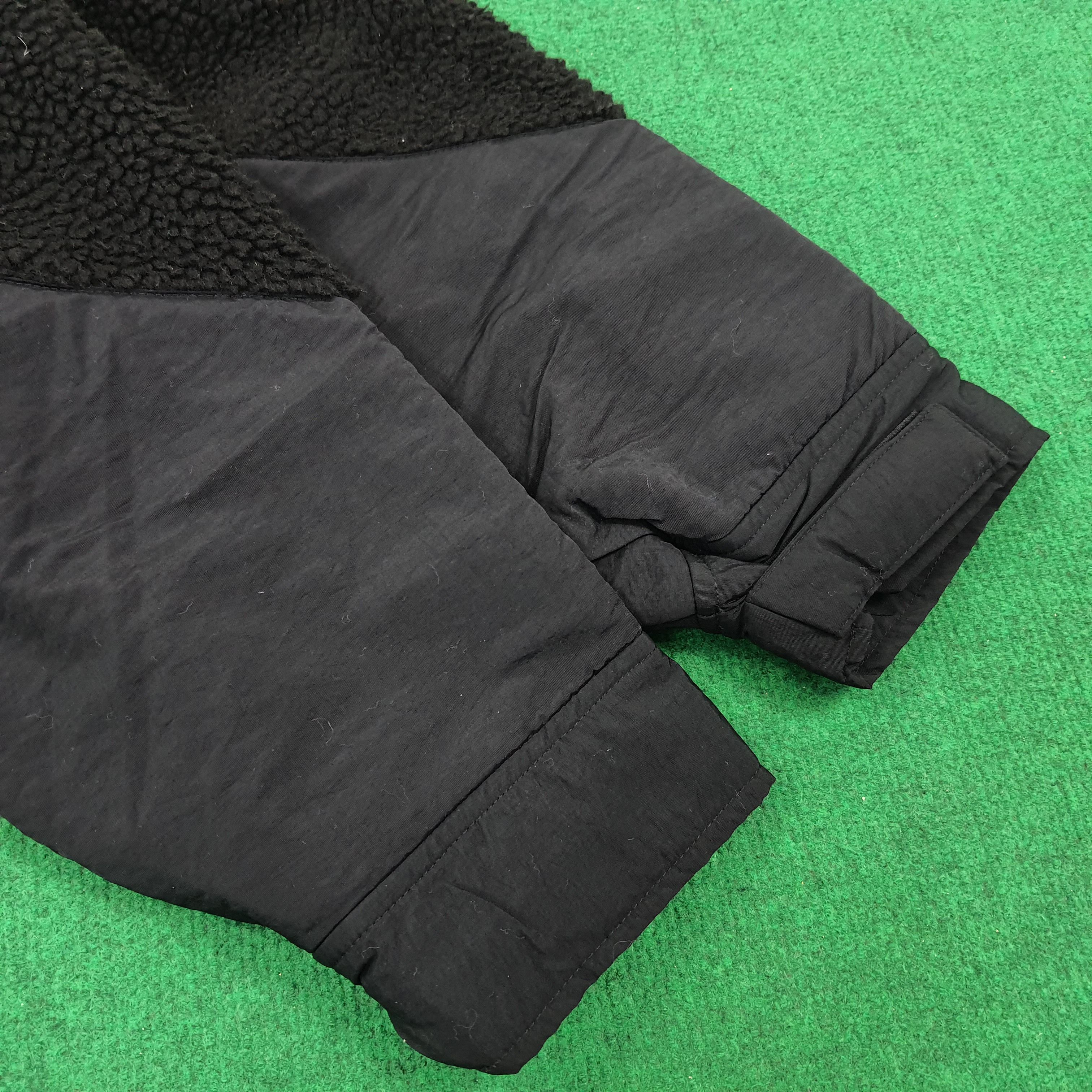 Japanese Brand × Vintage Vintage GU X UNDERCOVER Custom Logo Streetwear Fleece Jacket Size US L / EU 52-54 / 3 - 14 Thumbnail