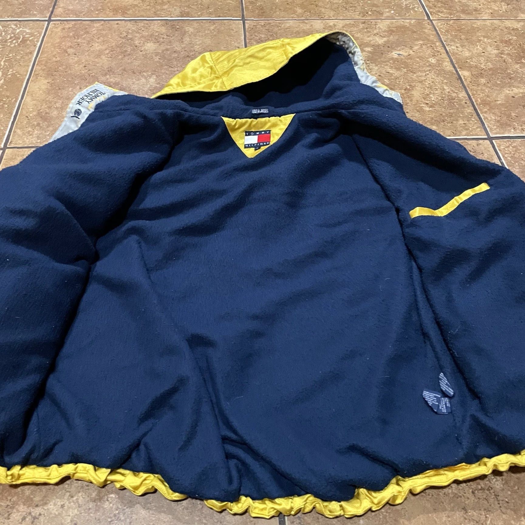 Tommy Hilfiger VINTAGE Tommy Hilfiger Jacket Yellow Mens Large Hoodie Parka Coat Rain VTG Sailing Size US L / EU 52-54 / 3 - 5 Thumbnail