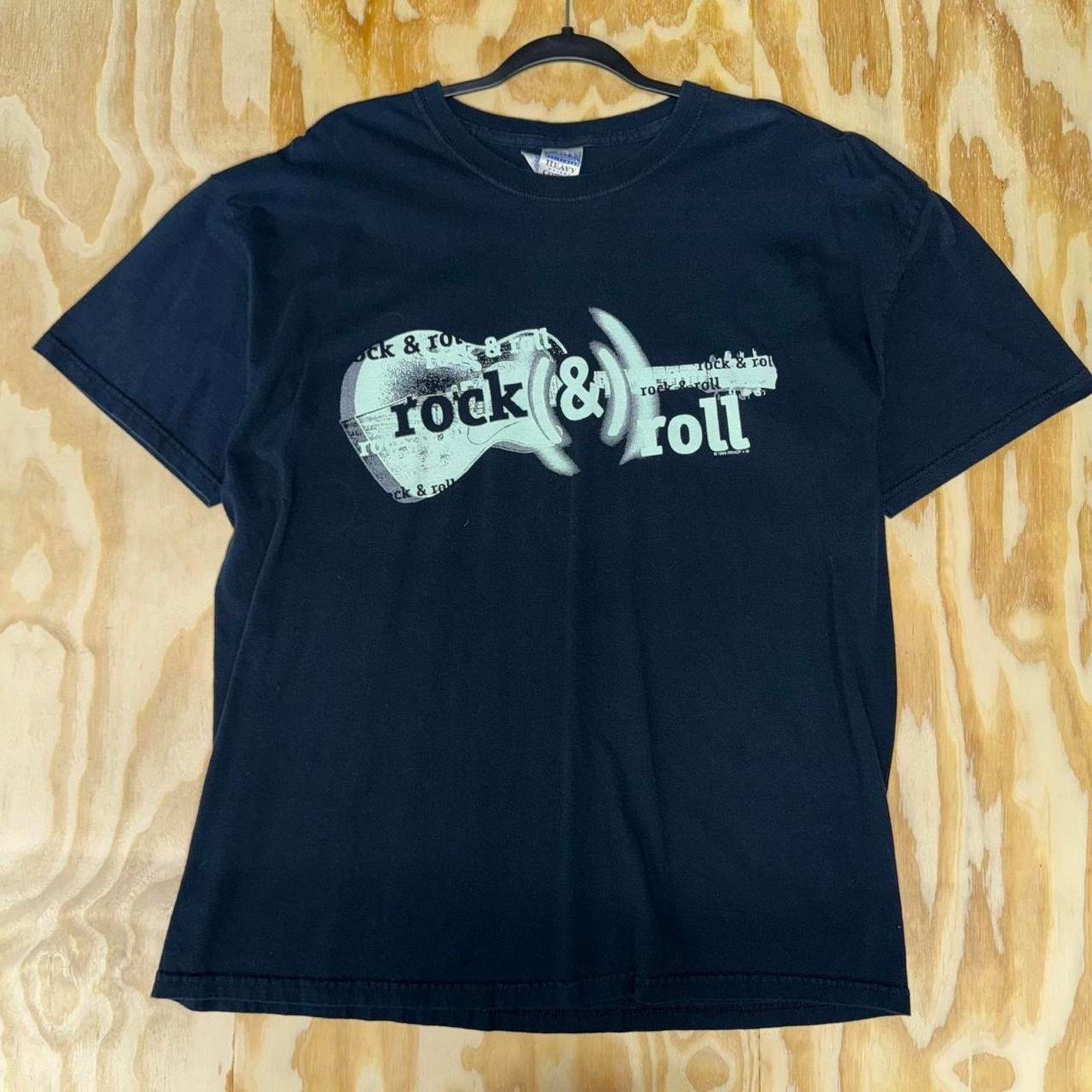 Gildan XL - Vintage y2k rock and roll hall of fame guitar t-shirt Size US XL / EU 56 / 4 - 1 Thumbnail