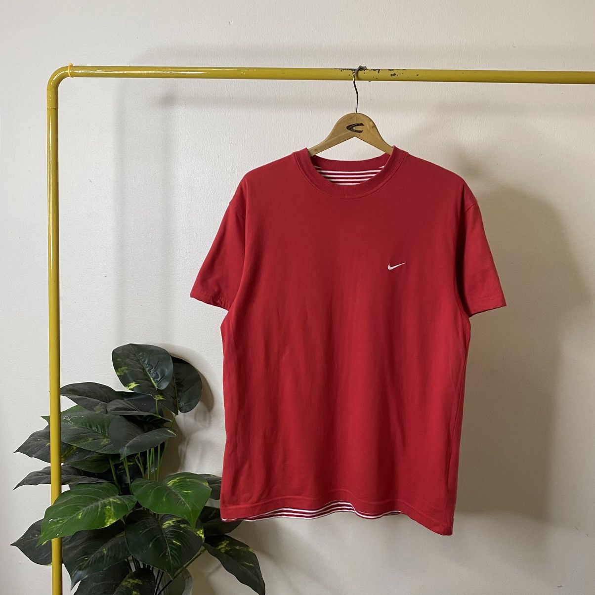 Nike Vintage Y2K Nike Small Swoosh Reversible T Shirt Size US M / EU 48-50 / 2 - 1 Thumbnail