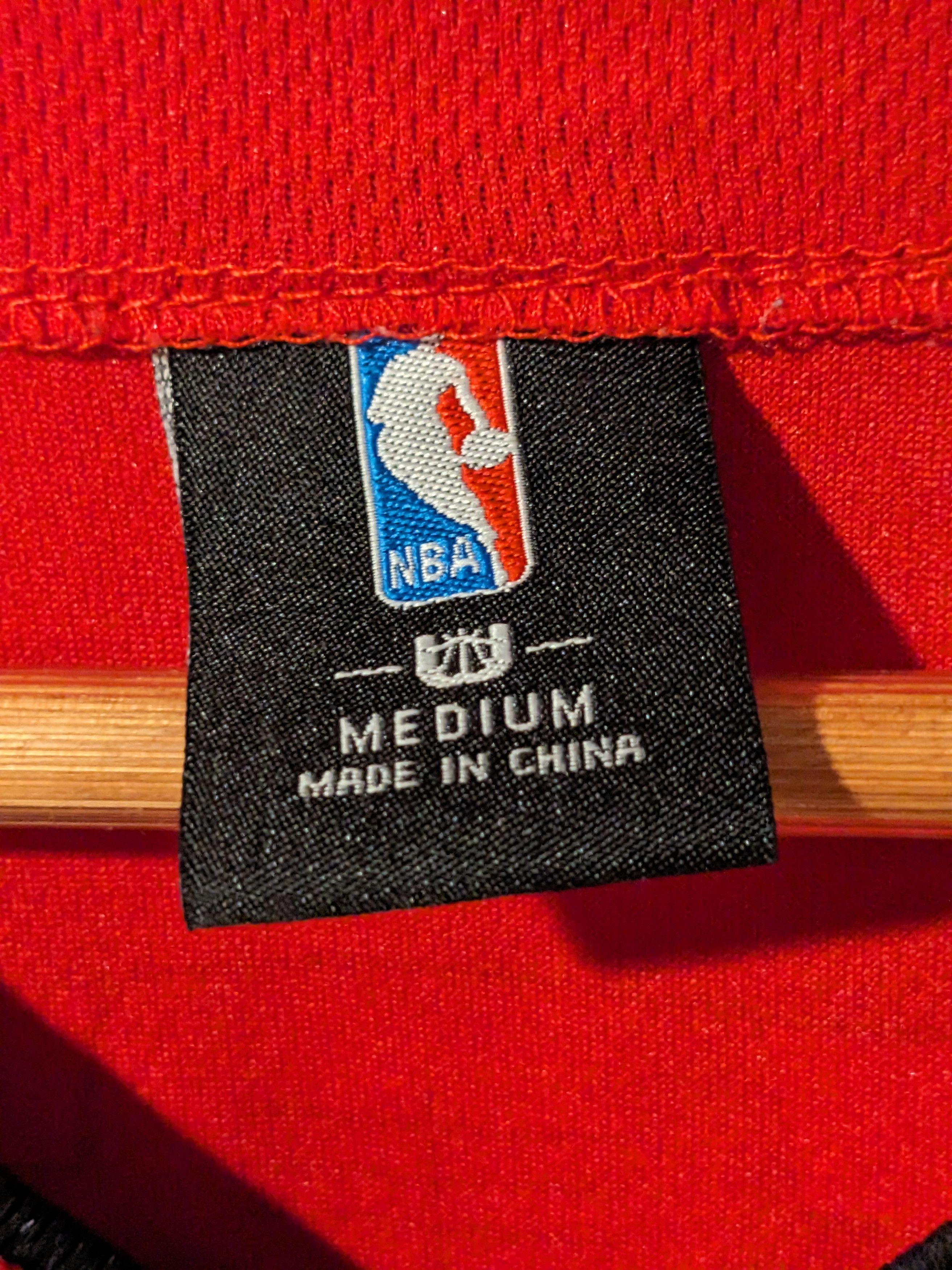 NBA × Vintage Chicago Bulls NBA Basketball Red Medium Baseball Jersey Size US M / EU 48-50 / 2 - 5 Thumbnail