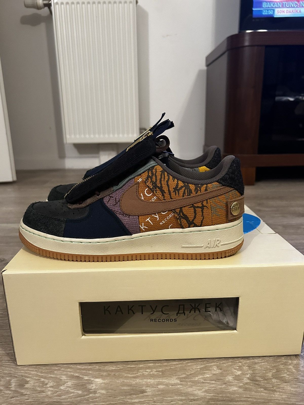Nike × Travis Scott Air Force 1 Low/ Cactus Jack Size US 8.5 / EU 41-42 - 4 Thumbnail