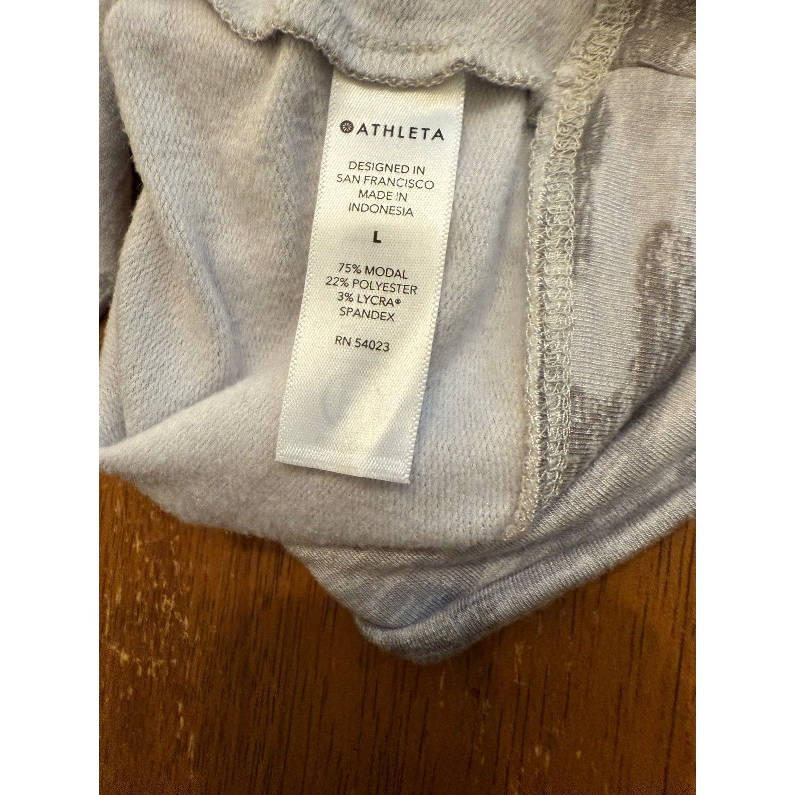 Athleta GUC Athleta Women's Gray Camouflage Sweatshirt Size Large Size L / US 10 / IT 46 - 6 Thumbnail