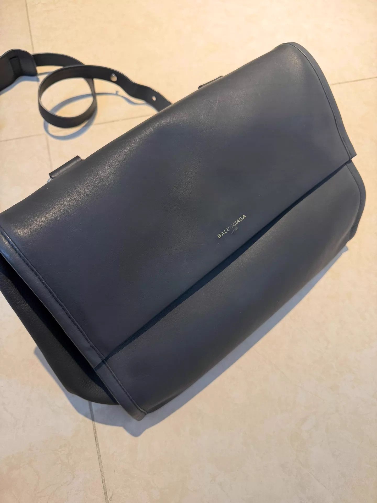 Balenciaga Balenciaga Logo Crossbody Bag Charcoal Vintage Golden Logo Size ONE SIZE - 2 Thumbnail