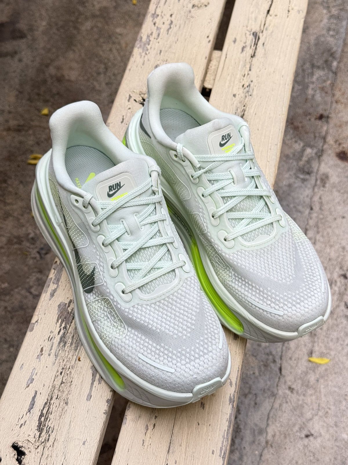 Nike Nike Vomero Premium Shoes Size US 8.5 / EU 41-42 - 1 Thumbnail