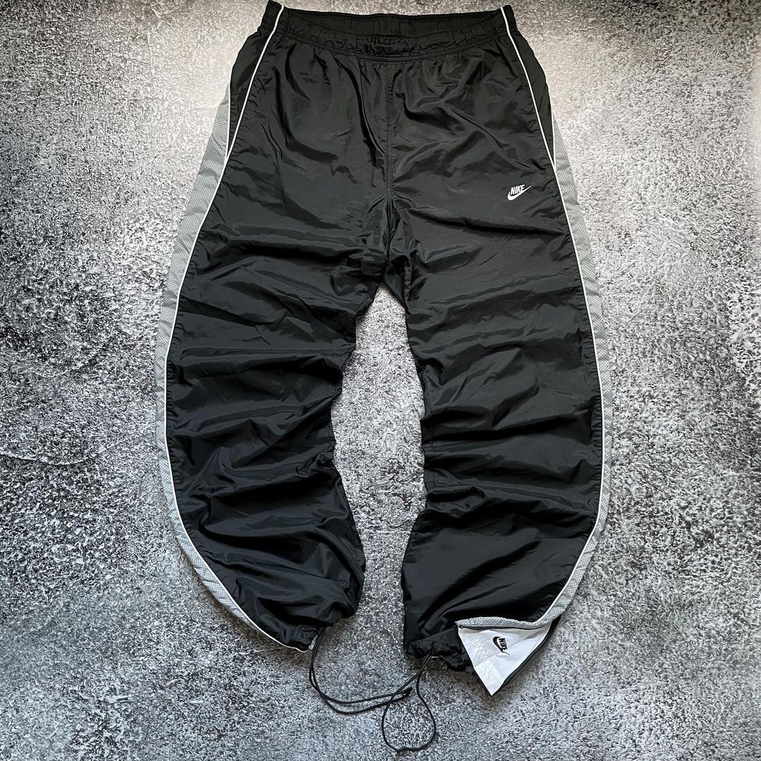 Nike × Vintage Nike Vintage Nylon Boxy Fit Black Pants. Size US 32 / EU 48 - 1 Thumbnail