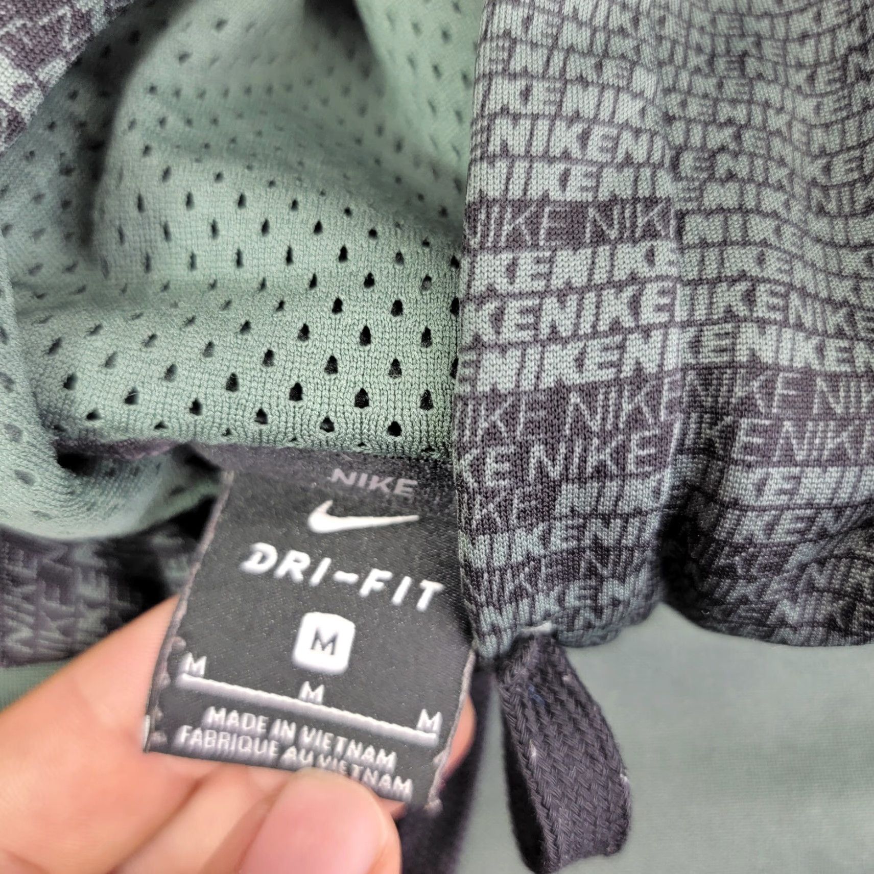 Nike Nike Thermal Dri-Fit Hoodie Sweatshirt Medium #860483 Spell Out on Sleeves Teen Nike Sportswear Pullover Fleece Gray Polyester Long Sleeve Regular Size US M / EU 48-50 / 2 - 5 Thumbnail