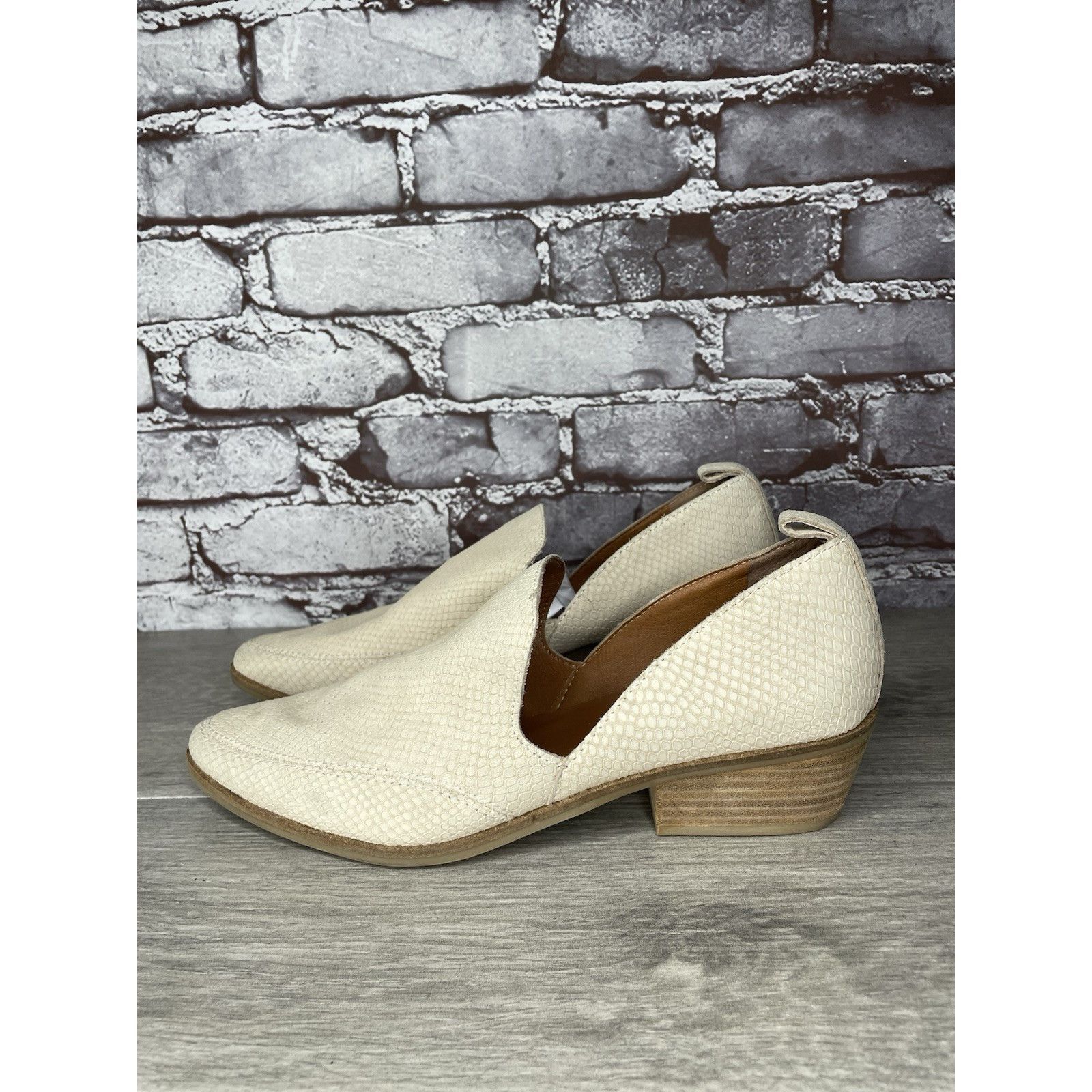 Lucky Brand Lucky Brand Mahzan Ivory Leather Lizard Print Loafer Heel Sh Size US 9.5 / IT 39.5 - 6 Thumbnail