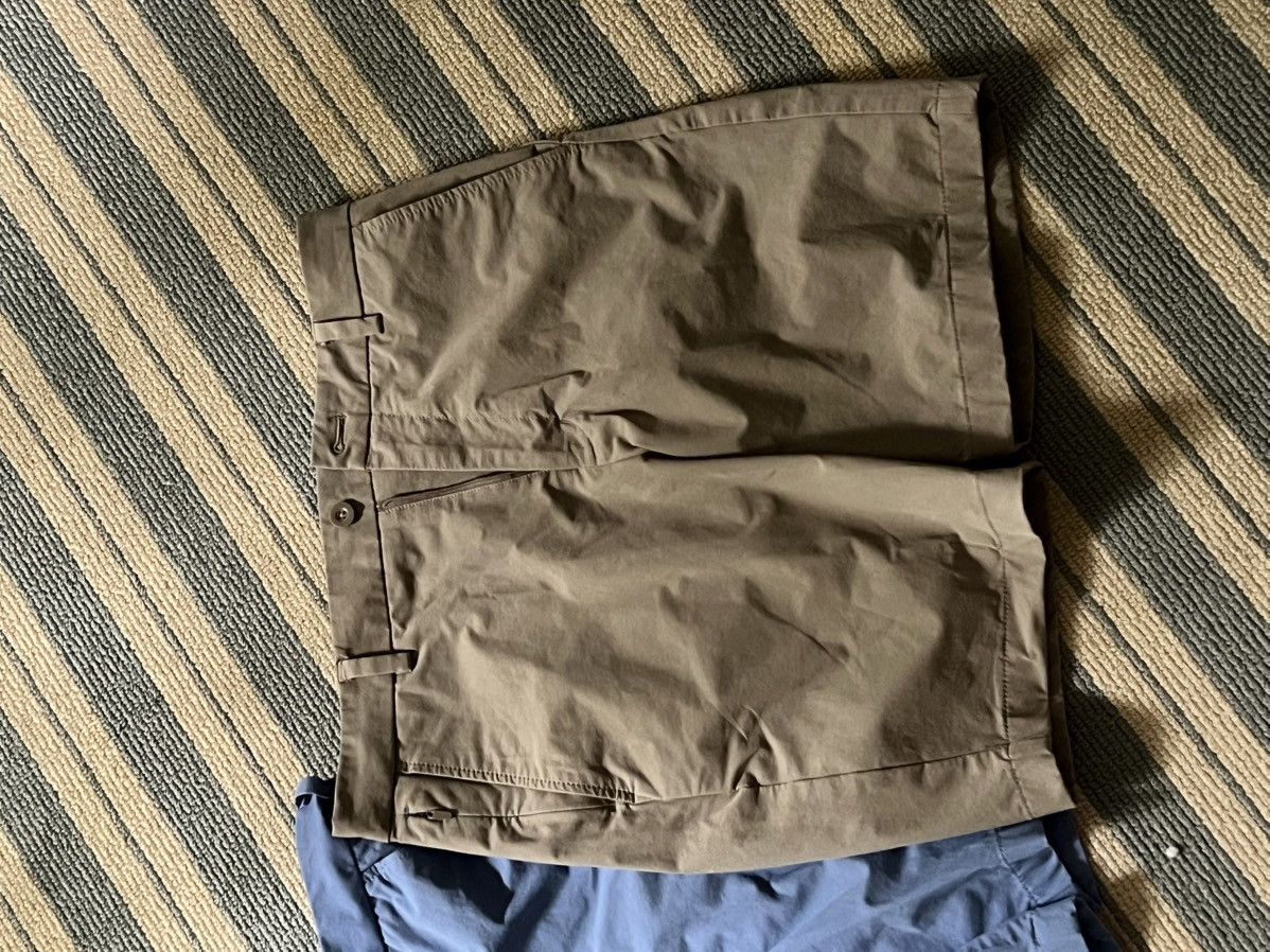 Vineyard Vines Size 30 Shorts, very lightly used. Great for kids. Size US 30 / EU 46 - 2 Thumbnail