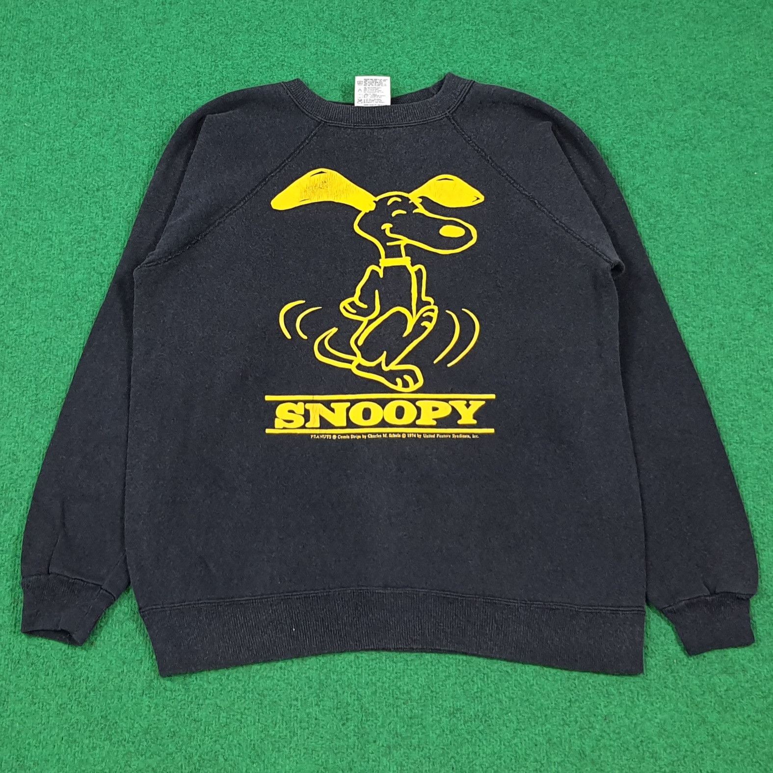 Hanes Vintage 90s Hanes USA Snoopy Peanuts Sweatshirt C278N6 Size US M / EU 48-50 / 2 - 1 Thumbnail