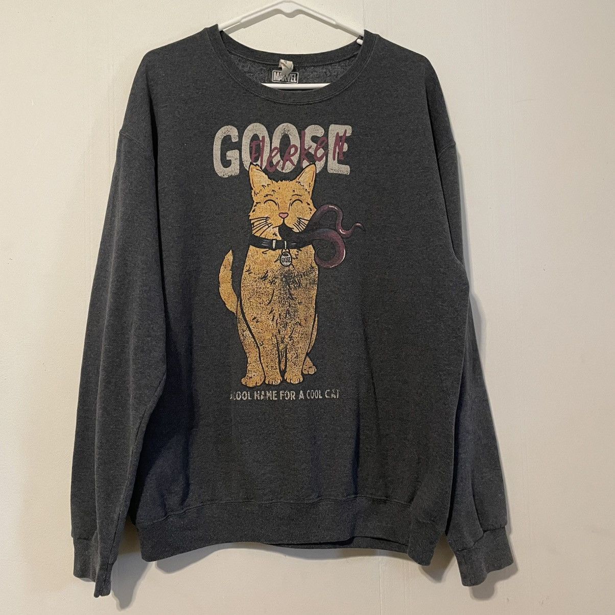 Marvel Comics Marvel Captain Marvel Cool Flerken Goose Sweatshirt Size US L / EU 52-54 / 3 - 1 Thumbnail