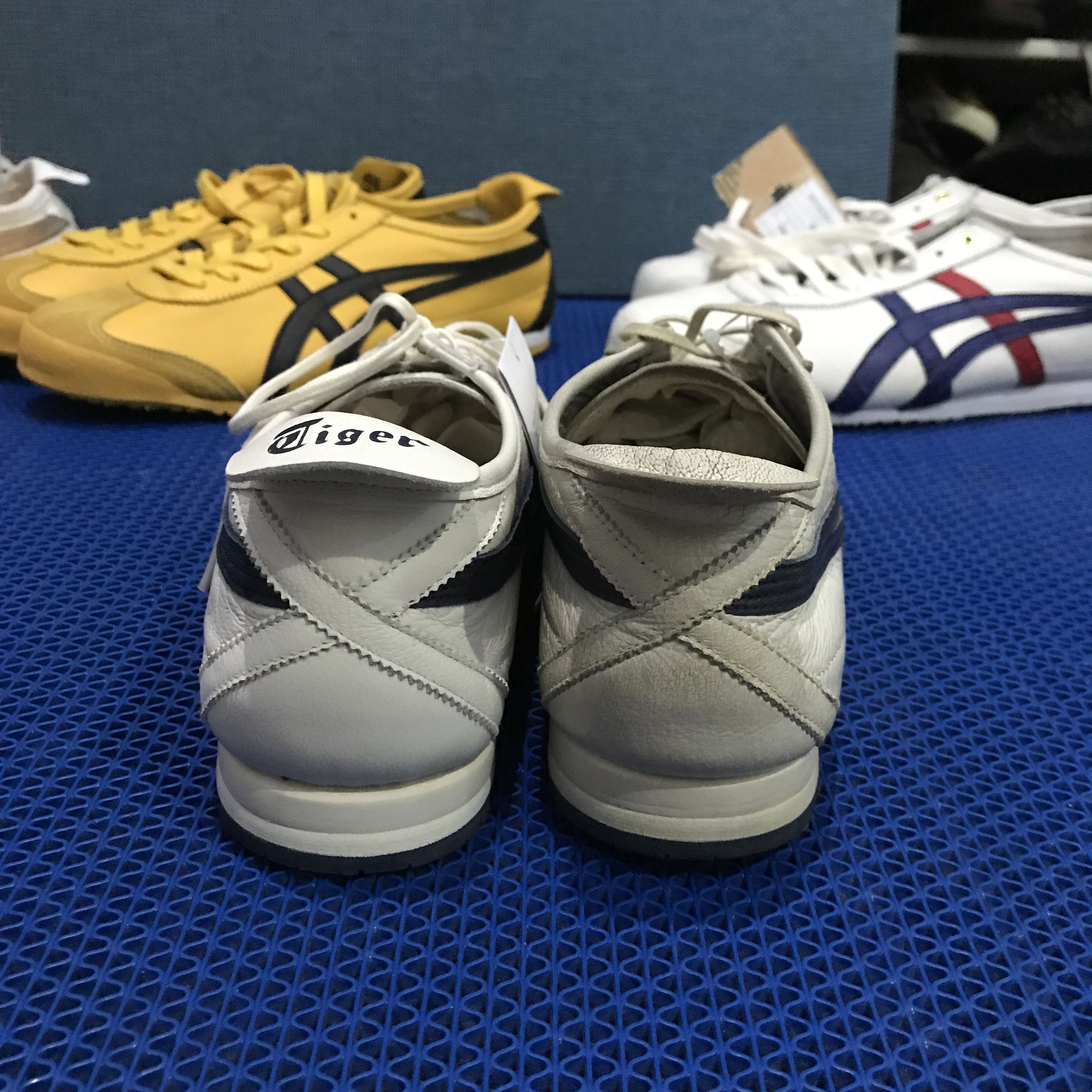 Onitsuka Tiger Onitsuka Tiger Cream peacoat Leather red and navy line Size US 10 / EU 43 - 6 Thumbnail