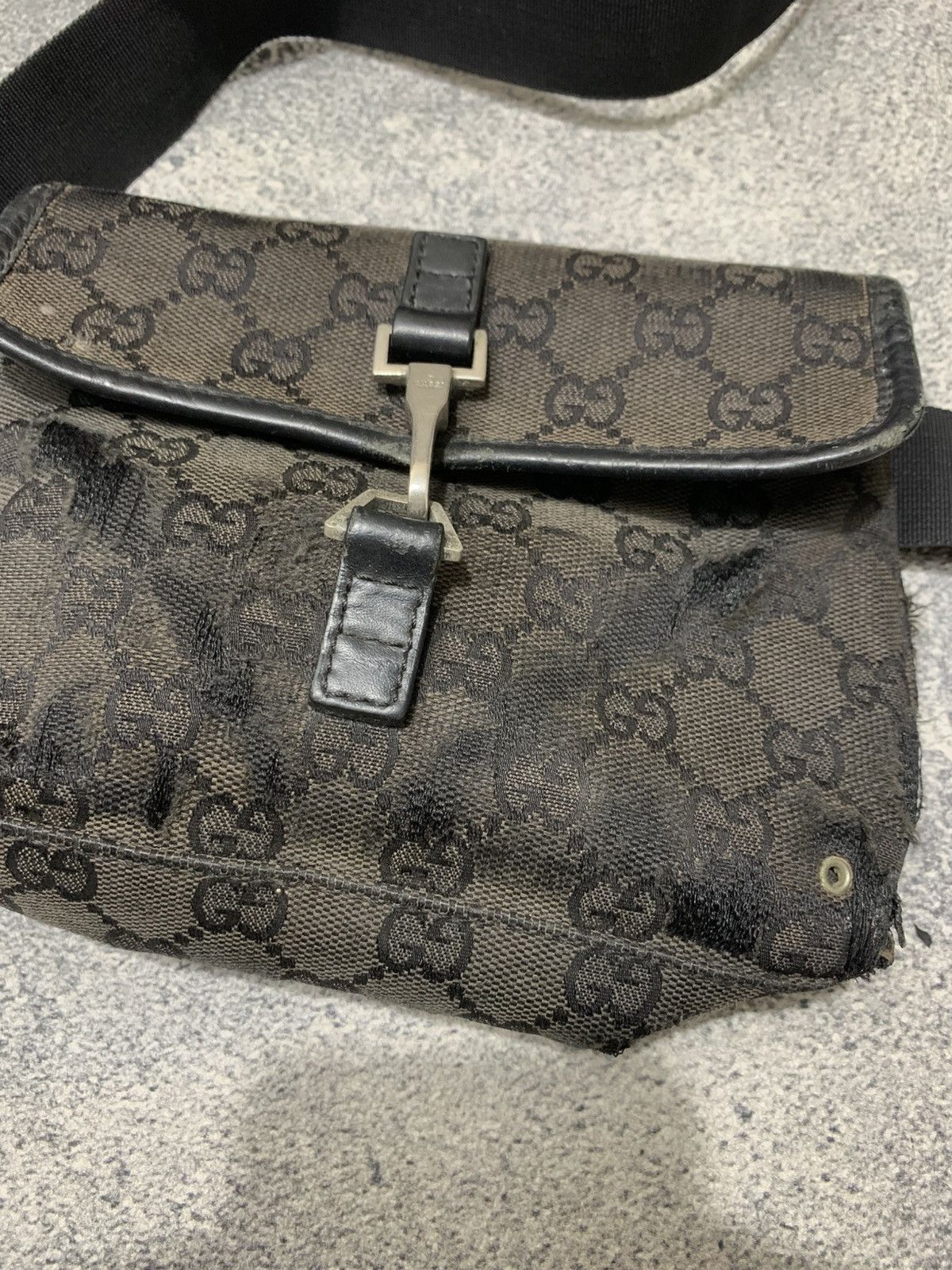 Gucci 🐍 Gucci Distressed GG Canvas Body Bag 🔥 Size ONE SIZE - 4 Thumbnail