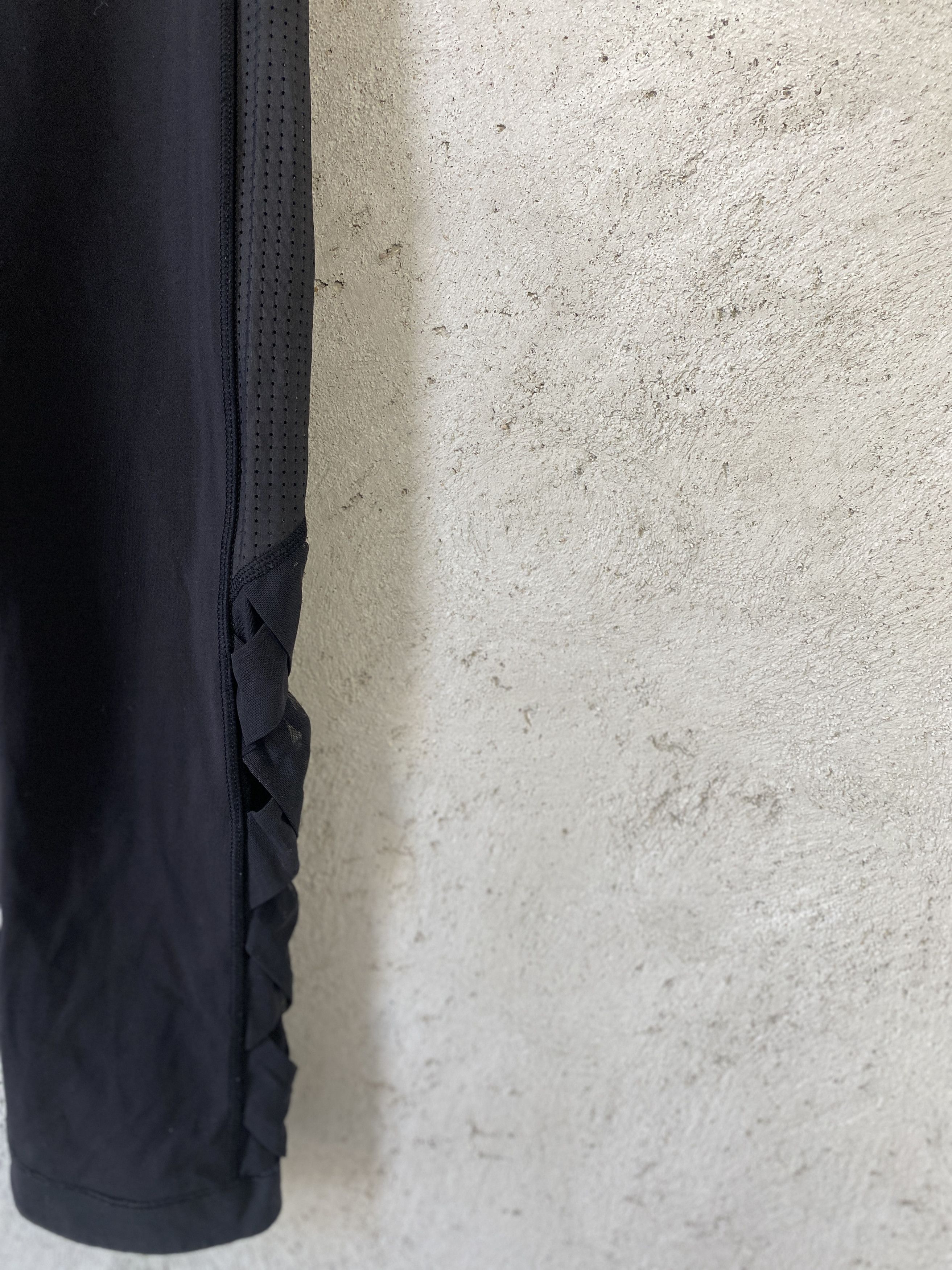 Lululemon Lululemon capri leggings sport casual Size 27" / US 4 / IT 40 - 3 Thumbnail