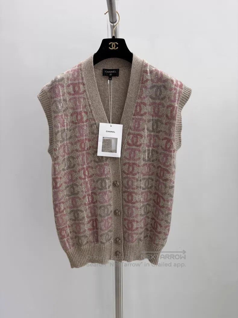 Chanel Chanel Pink sequin double C logo knitted cardigan vest Size XS / US 0-2 / IT 36-38 - 1 Thumbnail