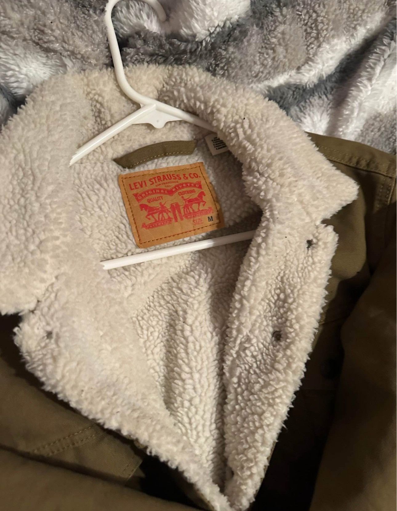 Levi's Levi’s Coat w/ furry inside Size US M / EU 48-50 / 2 - 2 Thumbnail