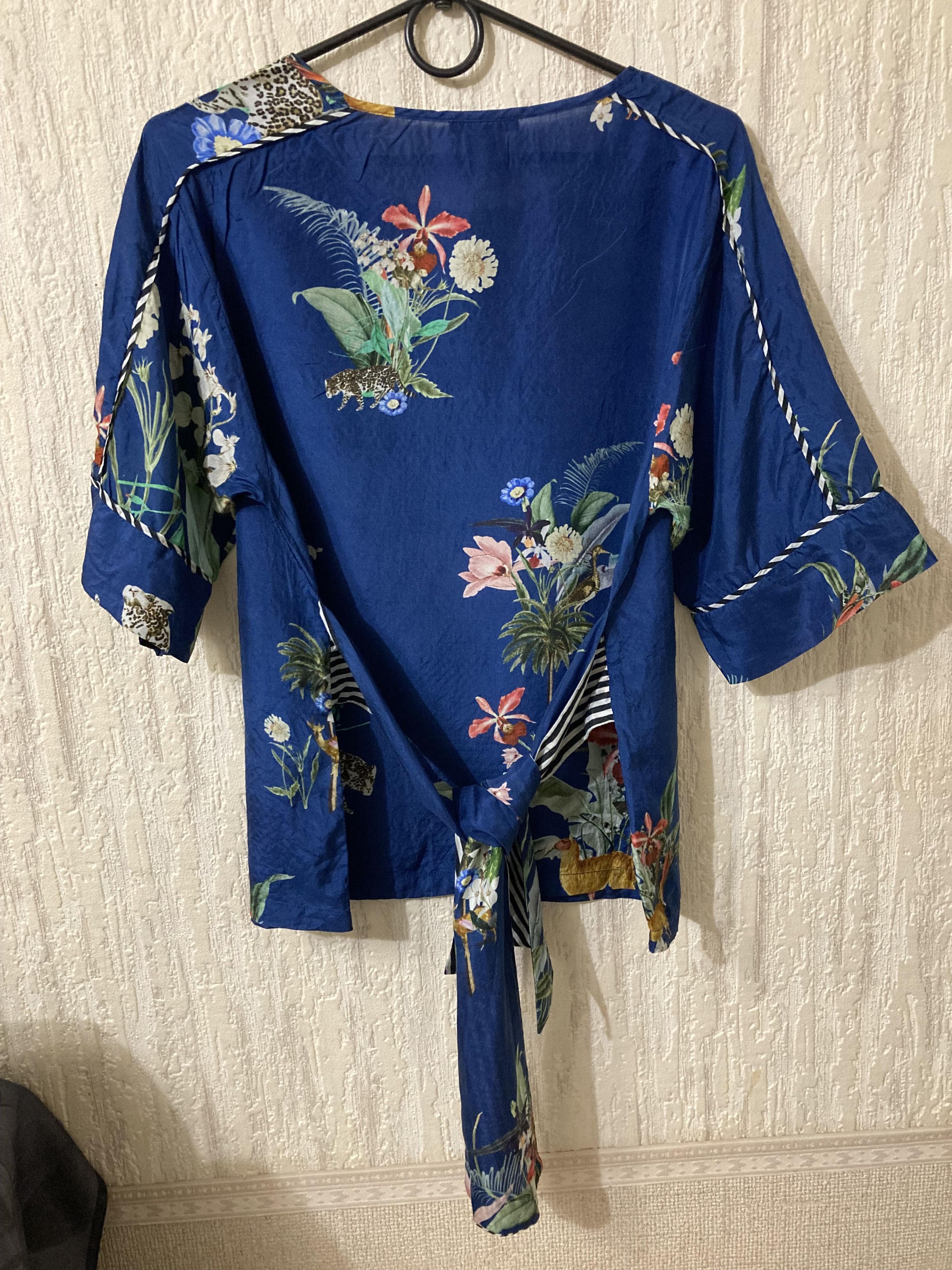 Japanese Brand × Vintage Vintage Vineet Bahl Natural Silk Blue Flower Top Blouse Size M / US 6-8 / IT 42-44 - 2 Thumbnail