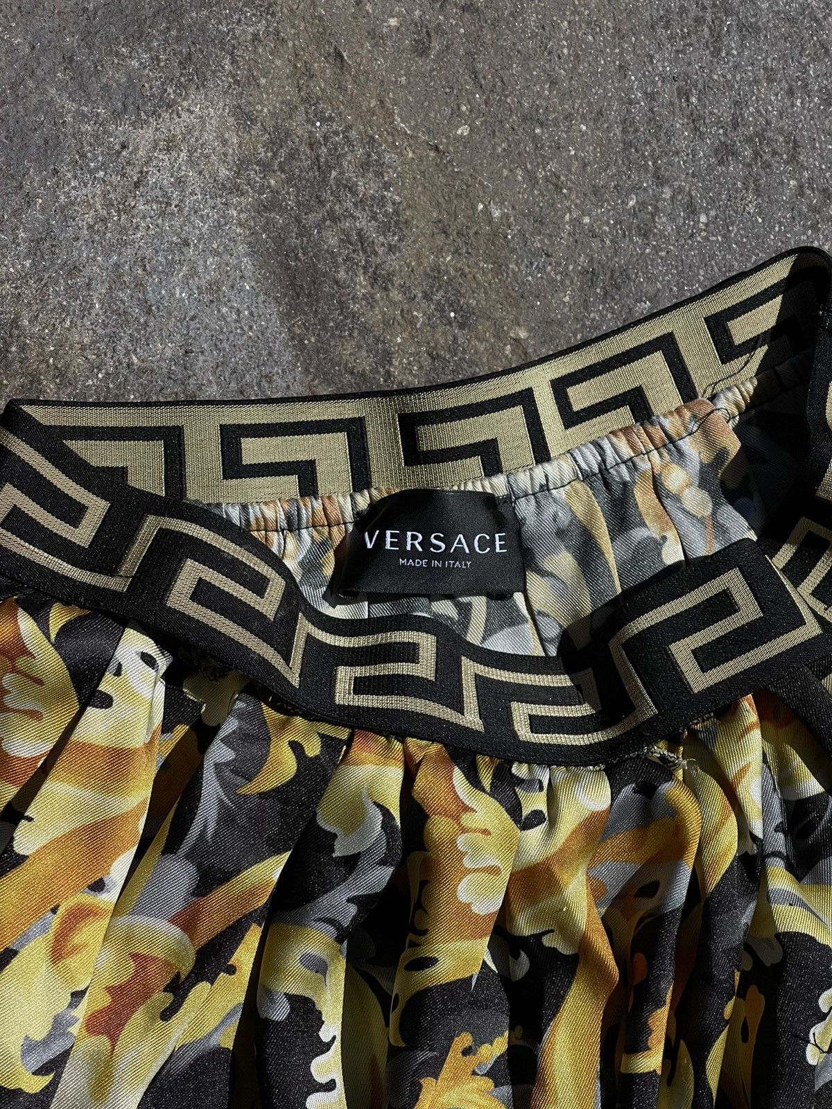 Versace Versace baroque style print mini skirt Size 25" / US 0 / IT 36 - 6 Thumbnail