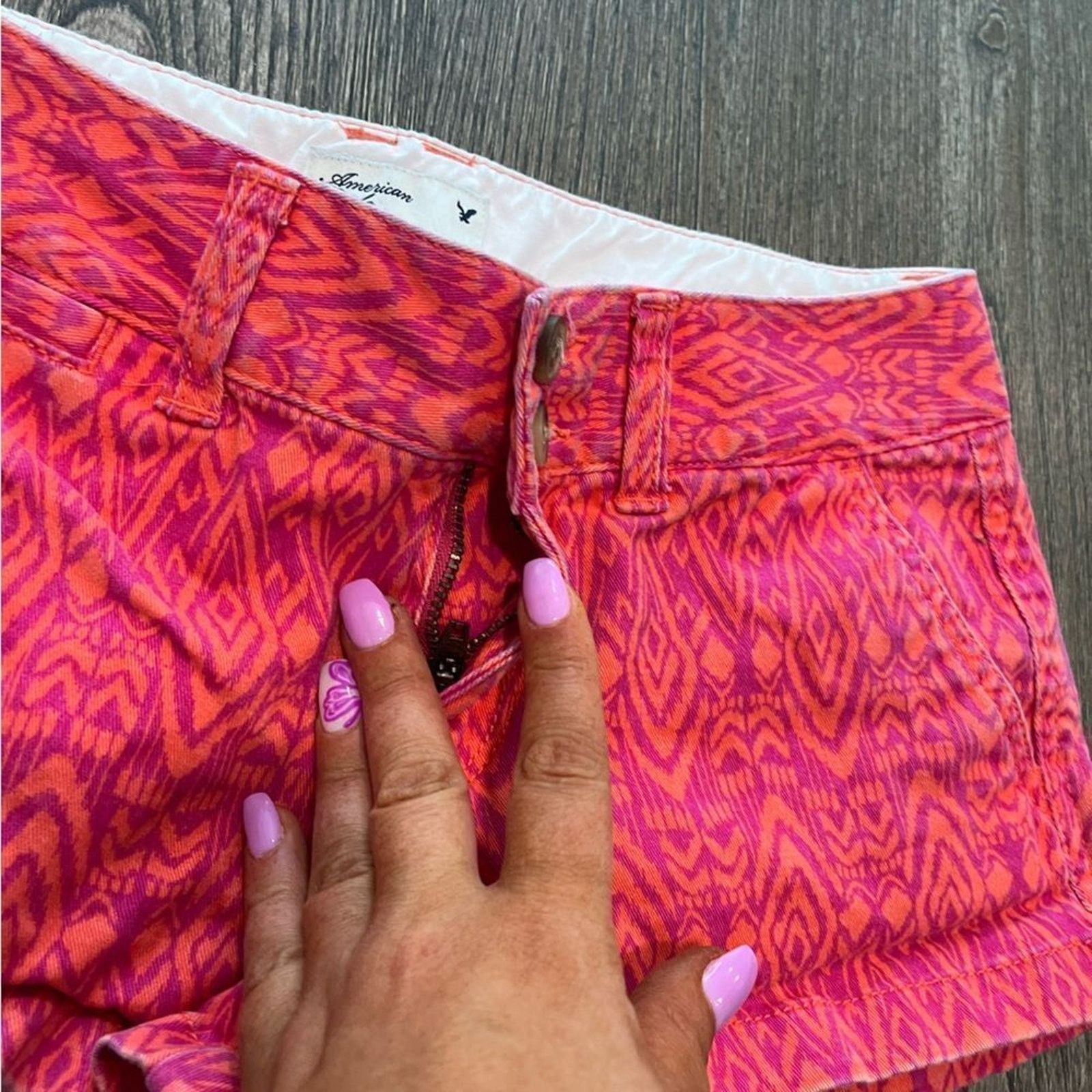 American Eagle Outfitters American Eagle Stretch Shorts Pink Orange Aztec Print Size 0 Size 25" / US 0 / IT 36 - 2 Thumbnail